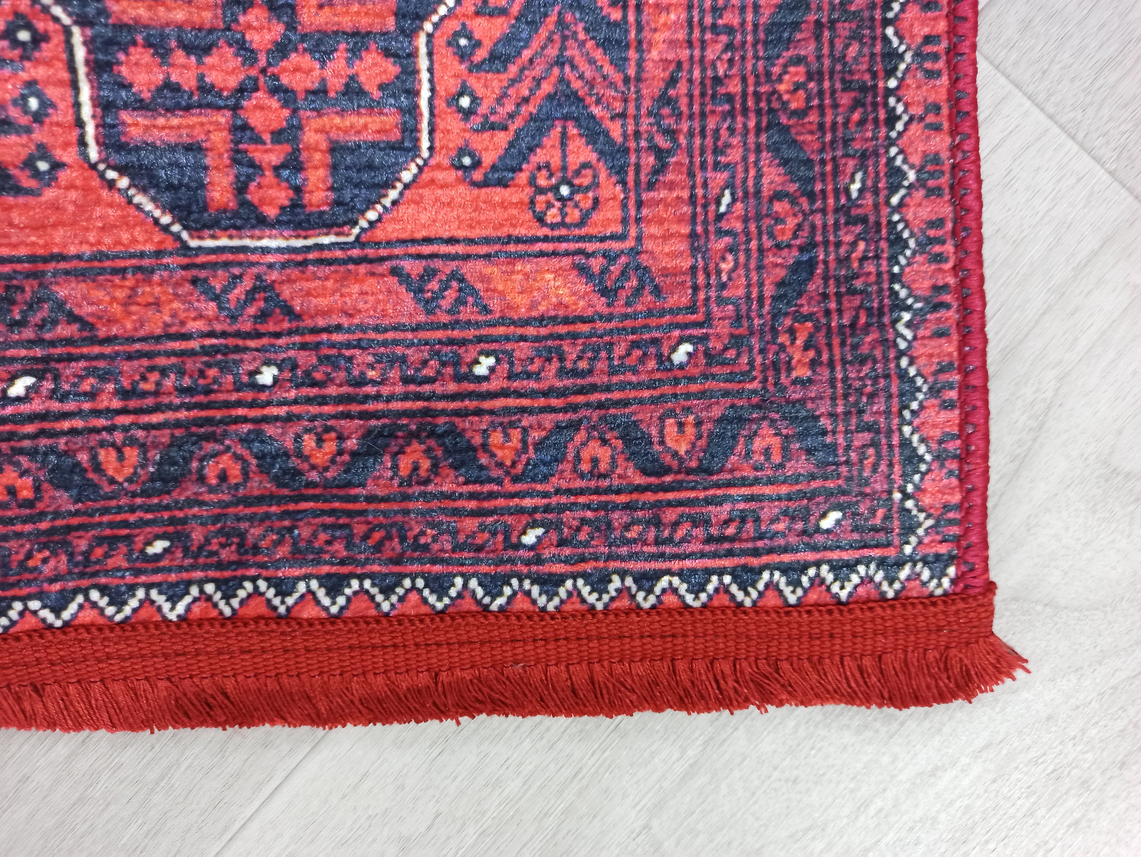 Kırmızı Etnik Desenli Salon Halısı