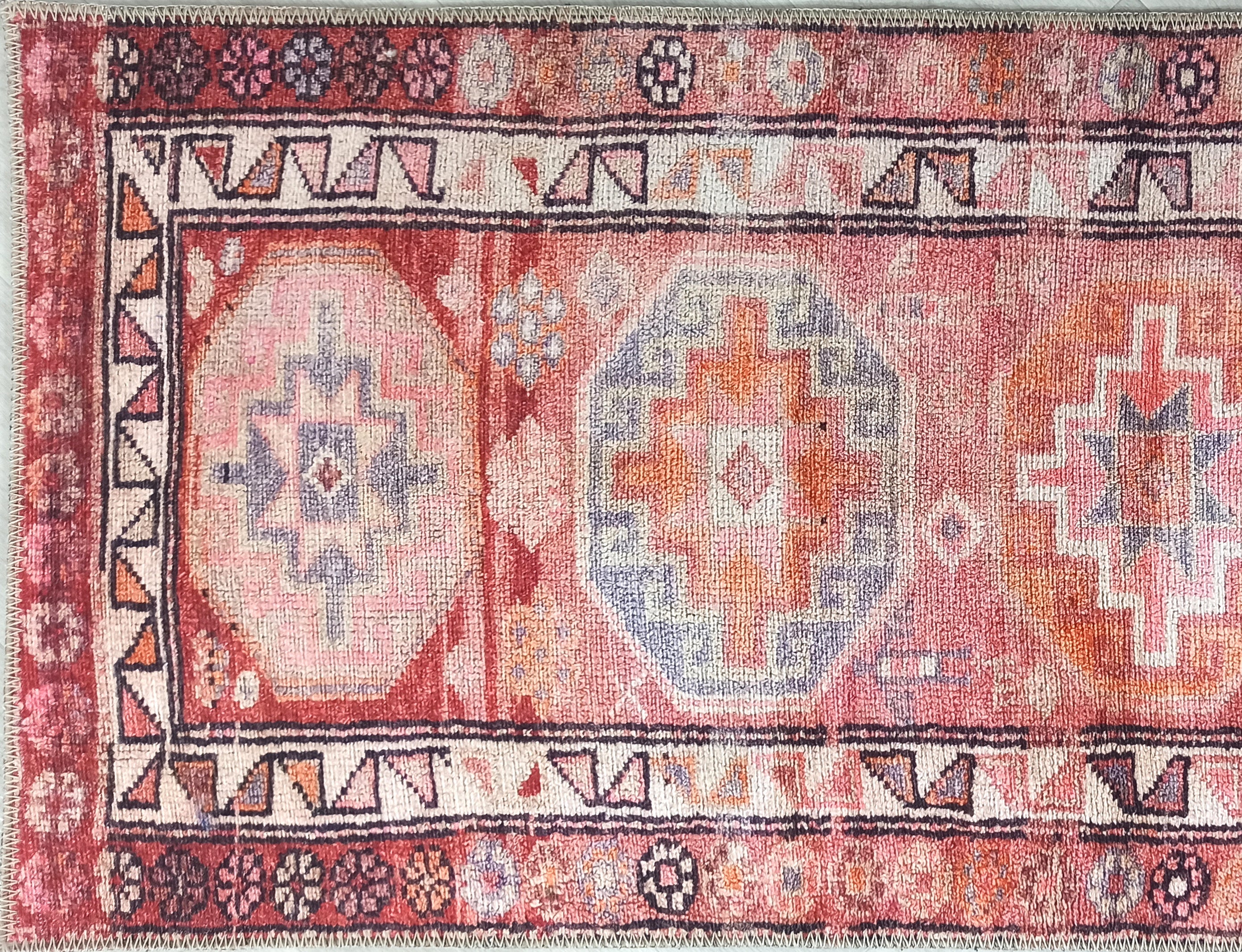 Grauer Vintage-Teppich mit geometrischem Muster