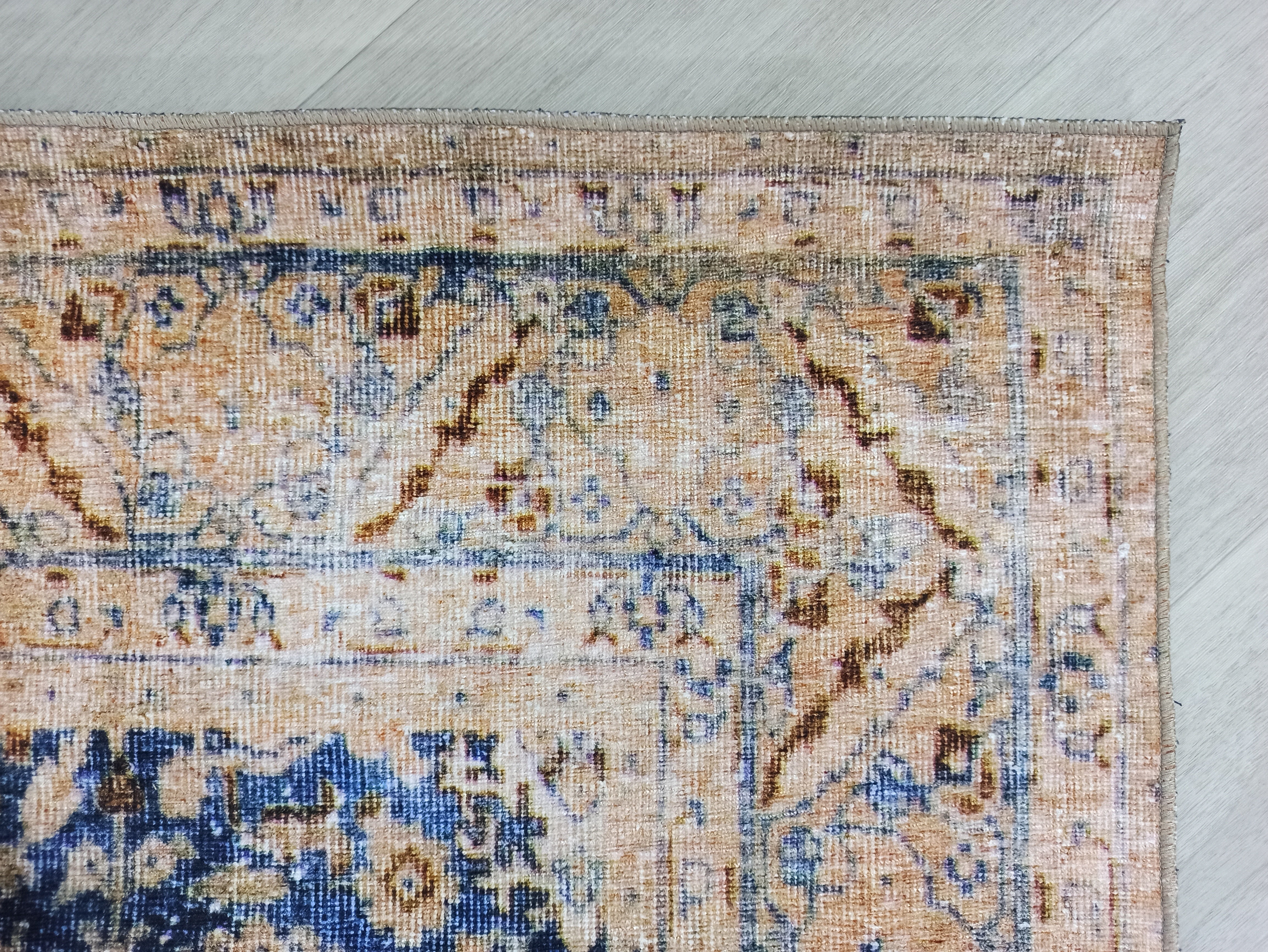 Rot-blauer Vintage-Teppich mit Medaillonmuster