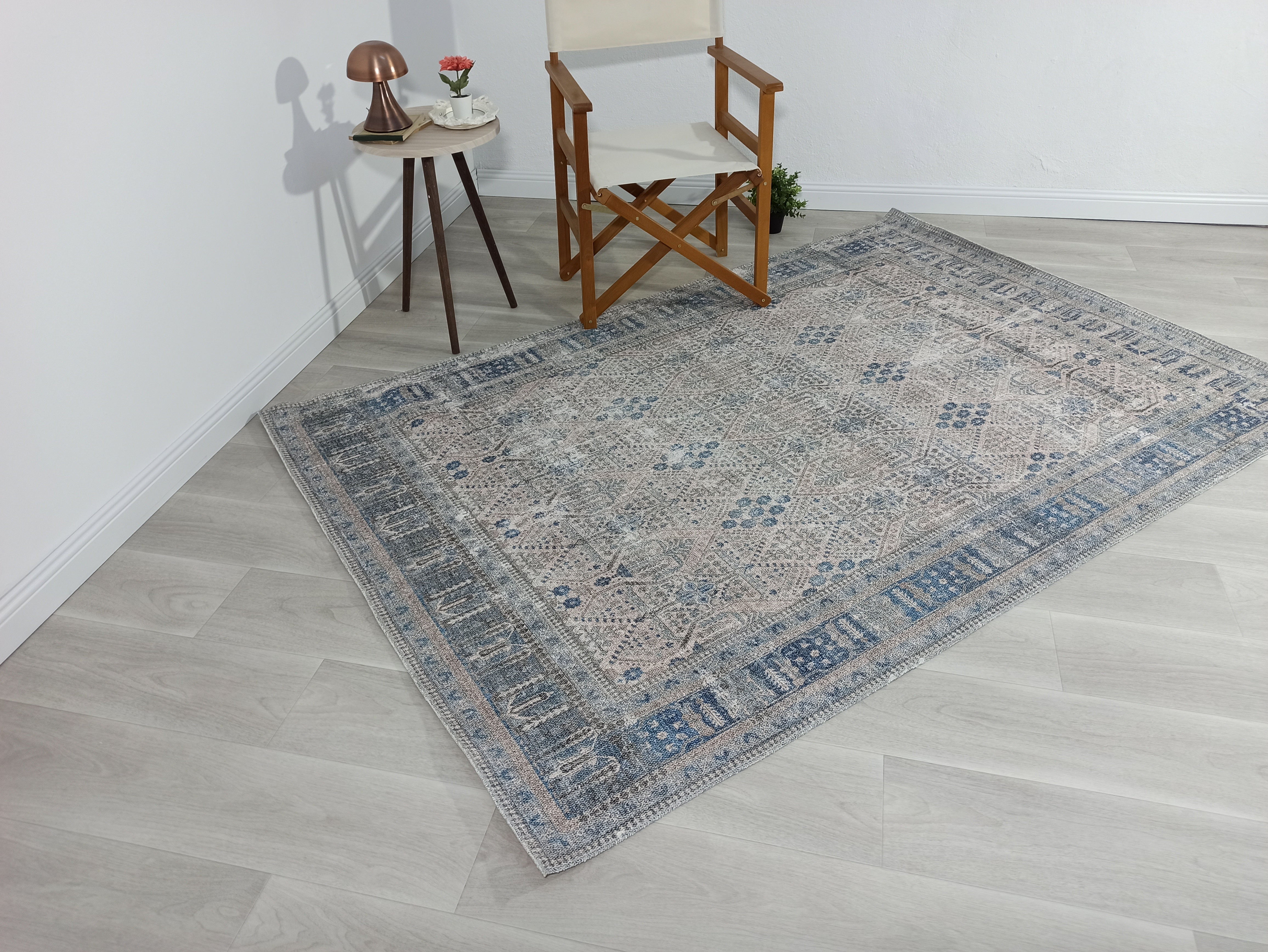 Rot-blauer Vintage-Teppich mit Medaillonmuster