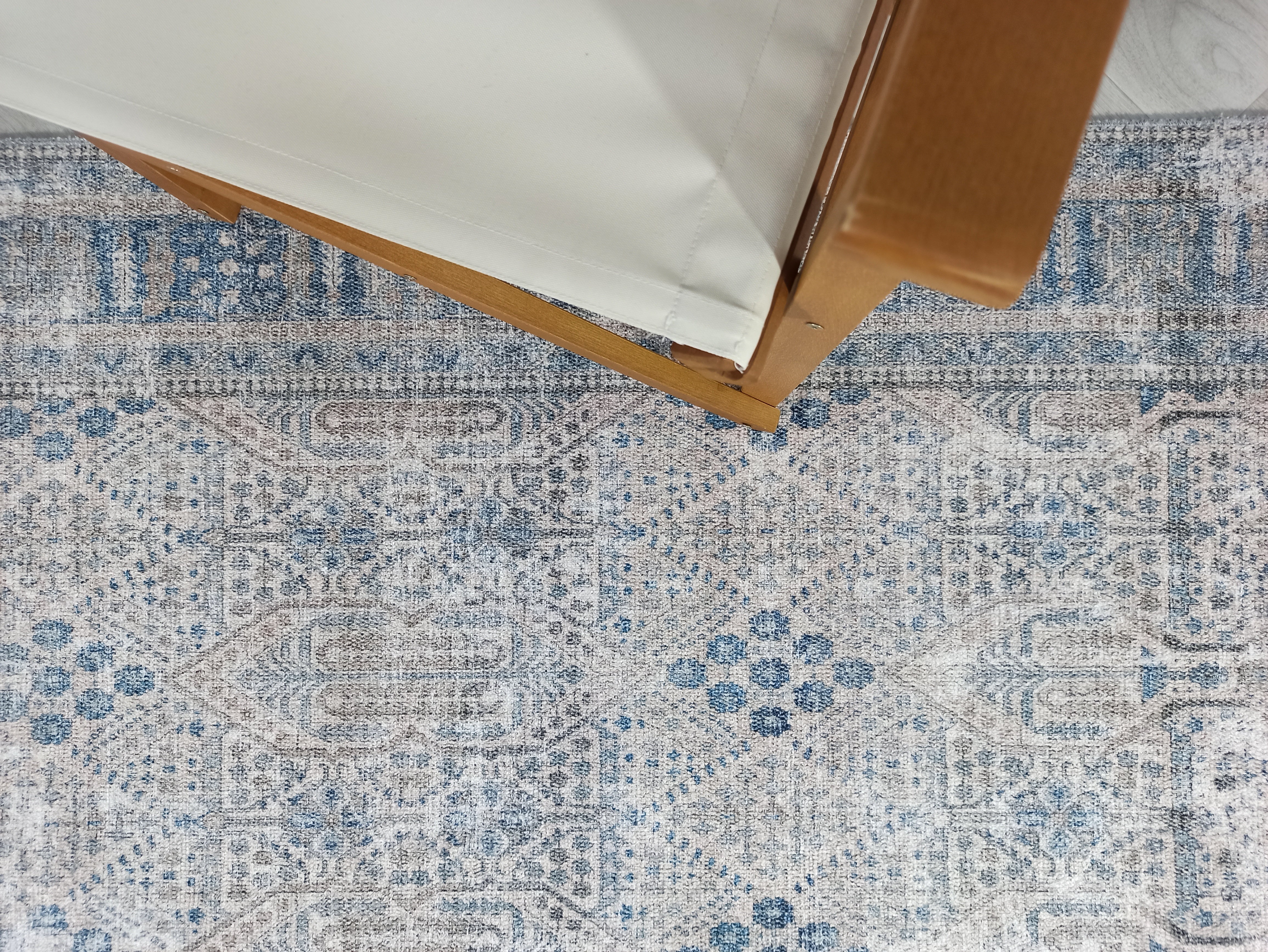 Rot-blauer Vintage-Teppich mit Medaillonmuster