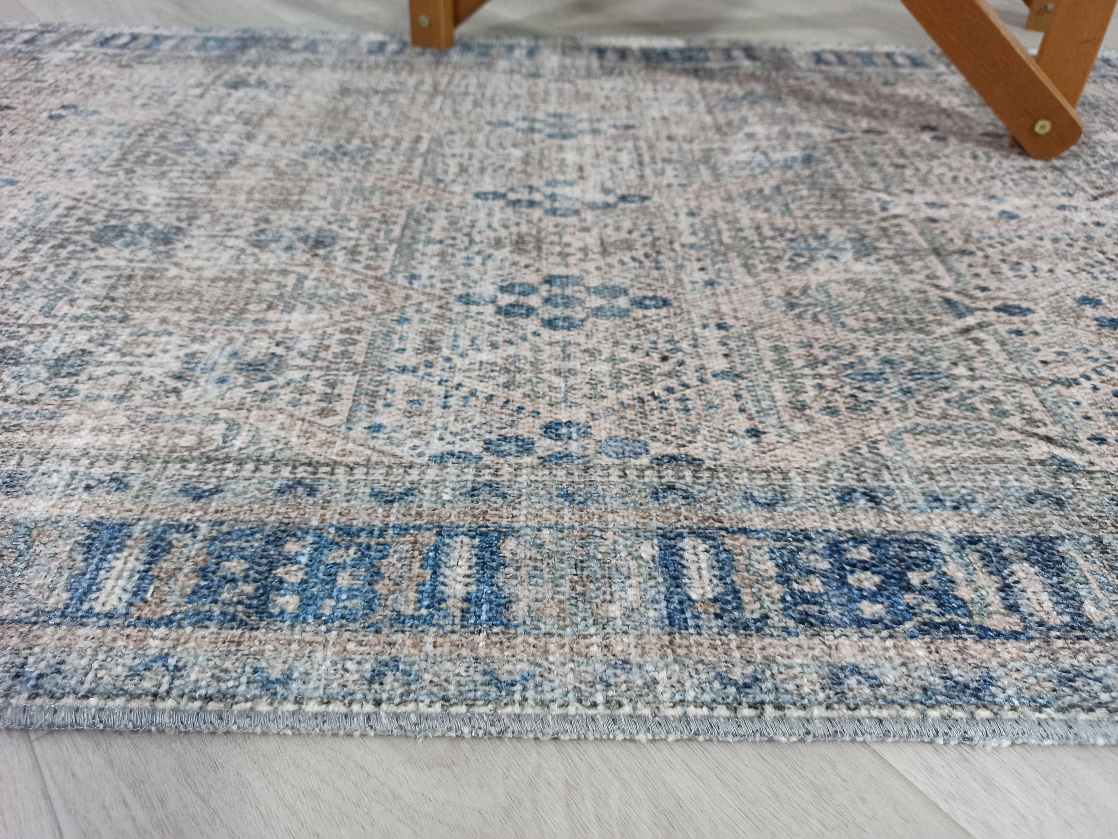 Rot-blauer Vintage-Teppich mit Medaillonmuster