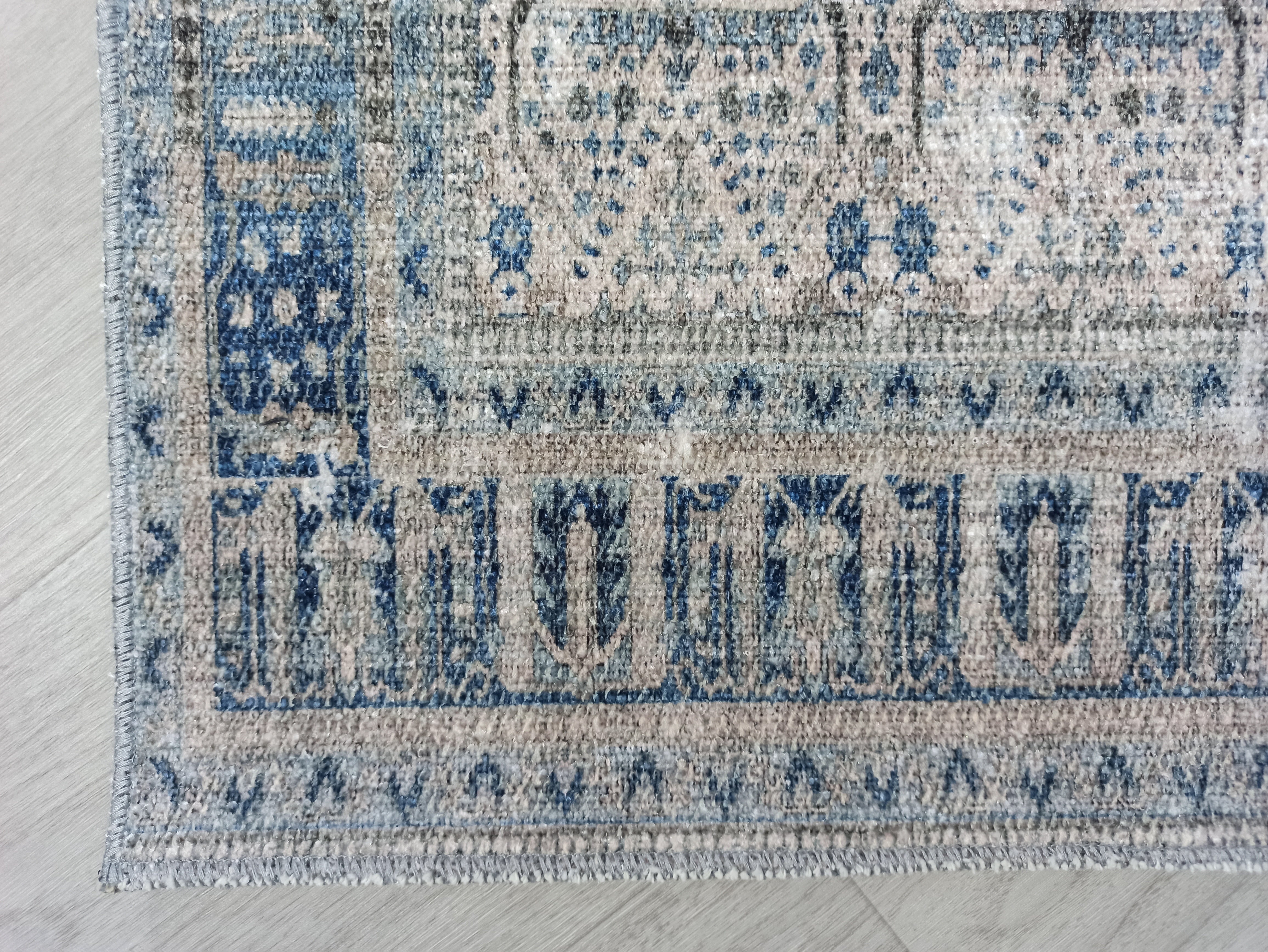 Rot-blauer Vintage-Teppich mit Medaillonmuster