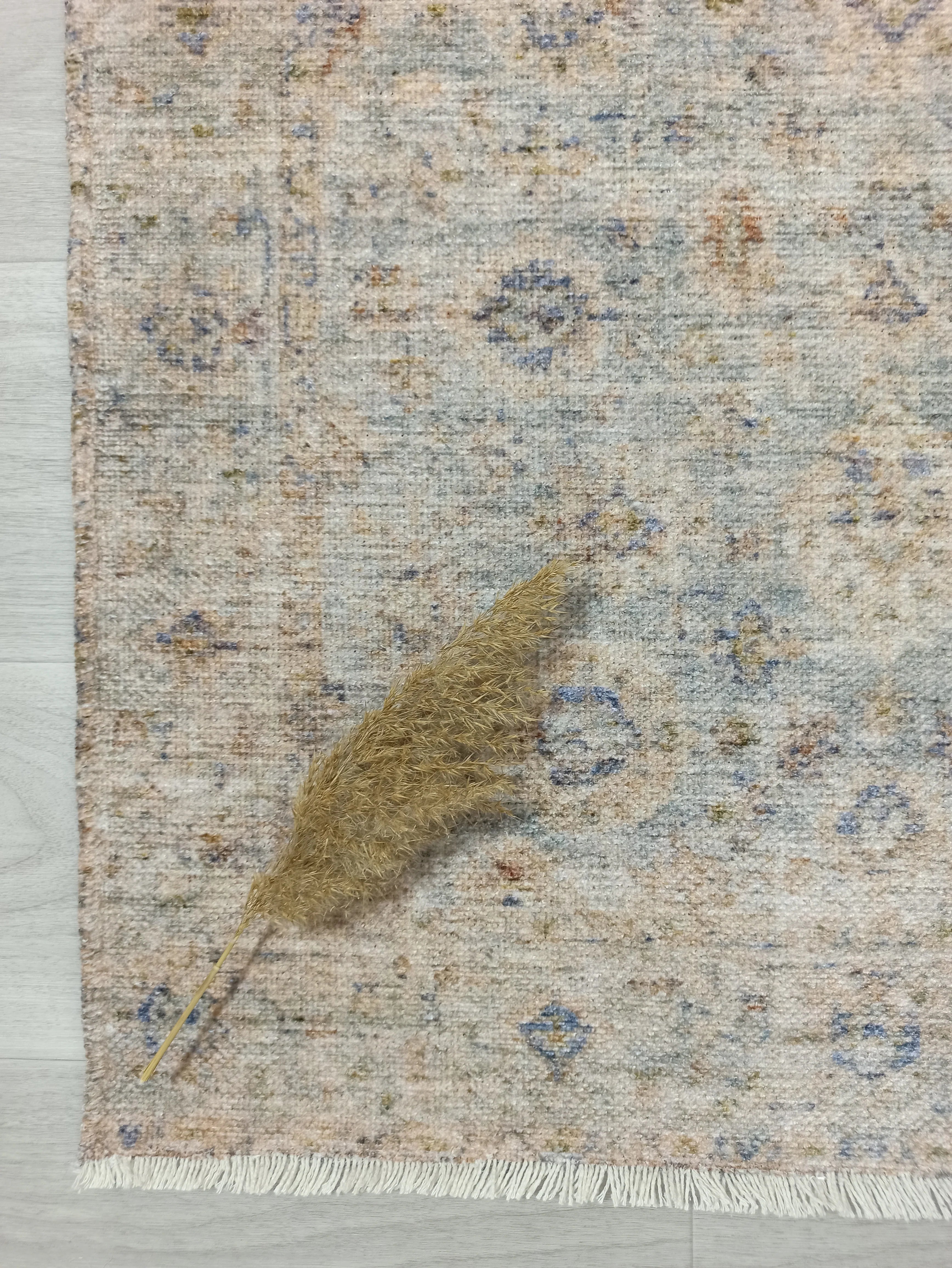 Bej ve Vizon Eskitme Desenli Vintage Halı