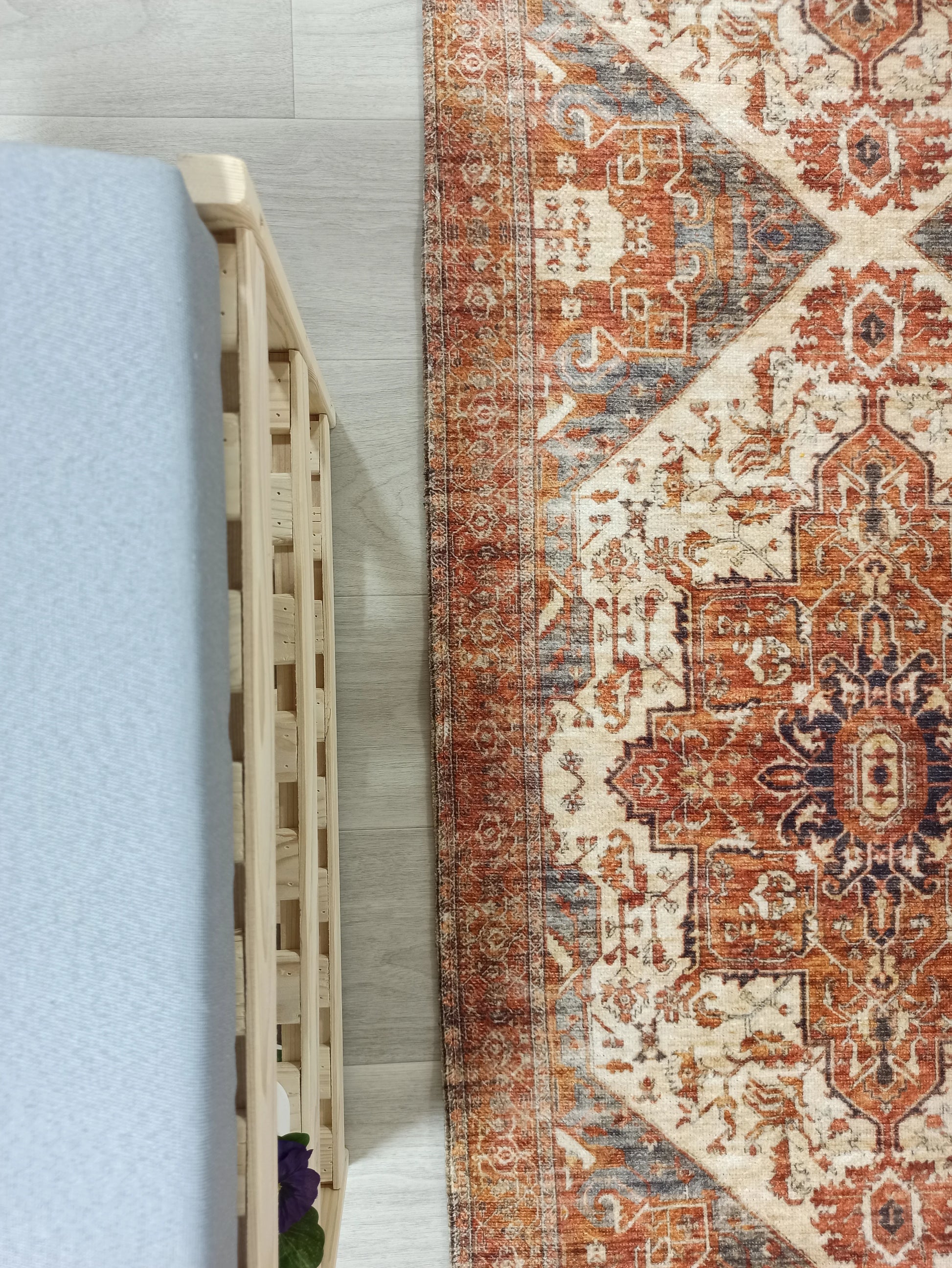 Pas Kırmızısı ve Krem Medalyonlu Vintage Halı