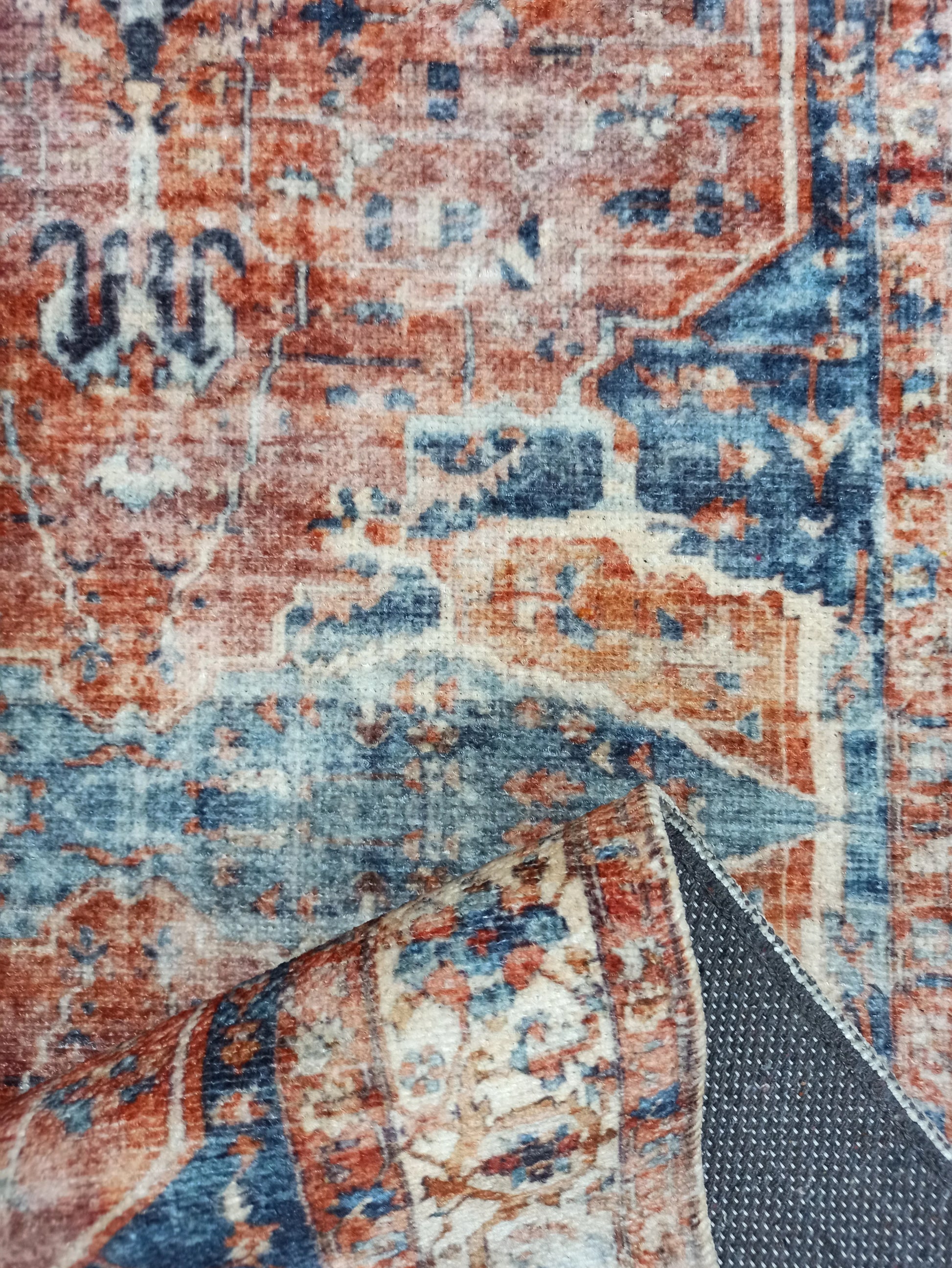 Pas Kırmızısı ve Lacivert Medalyonlu Vintage Halı