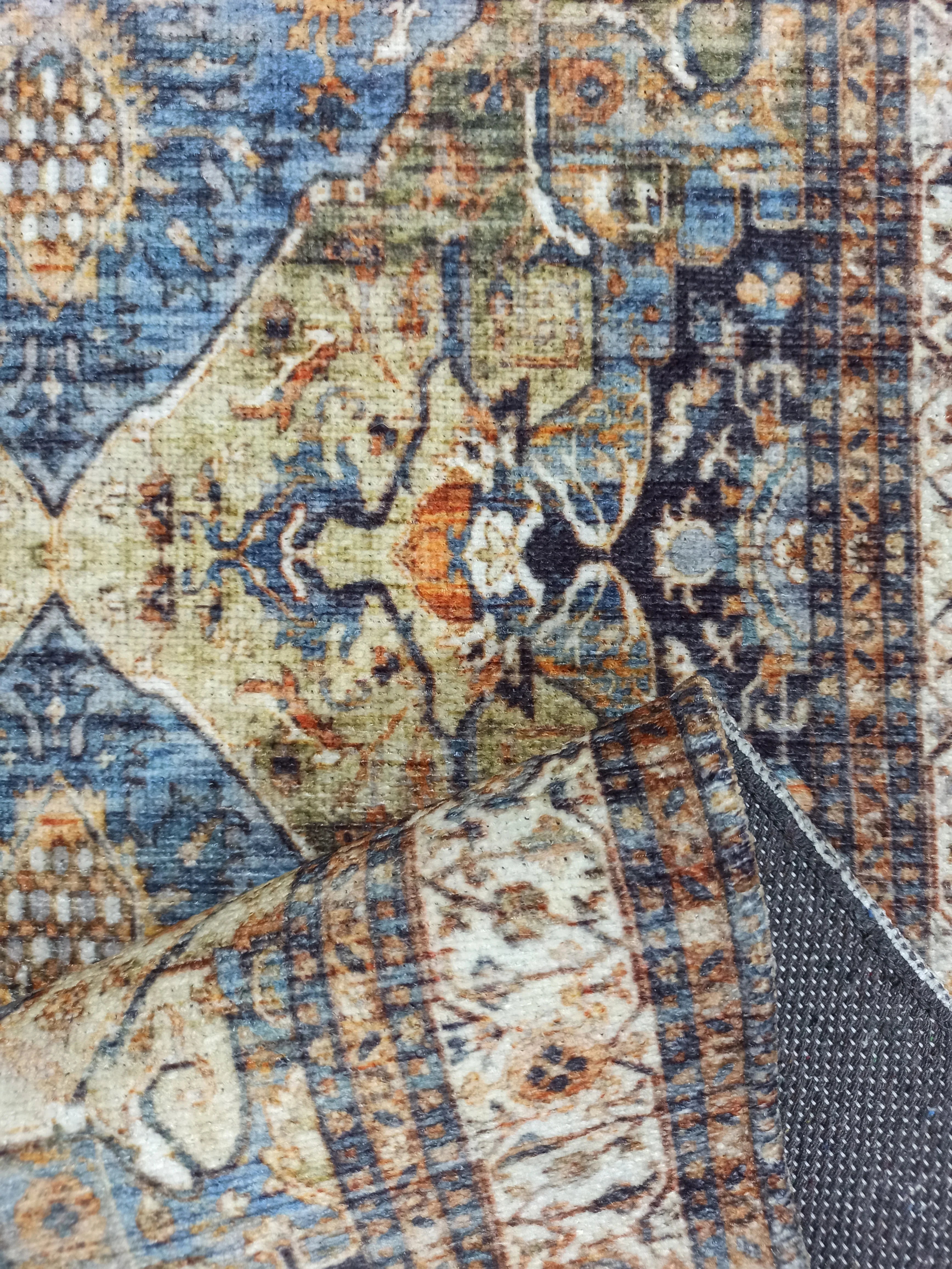 Lacivert ve Hardal Sarısı Medalyonlu Geleneksel Halı