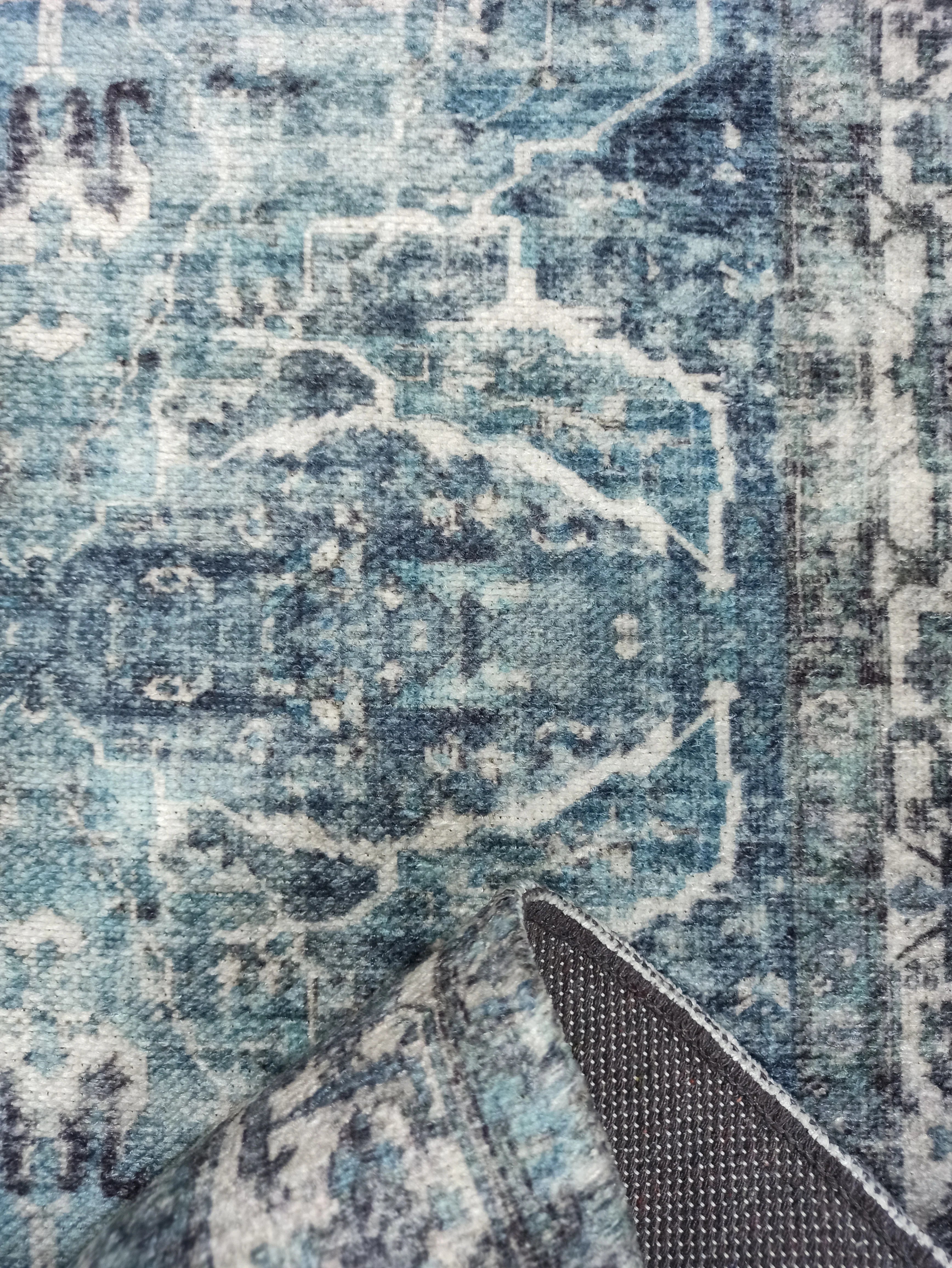 Lacivert ve Buz Mavisi Eskitme Medalyonlu Vintage Halı