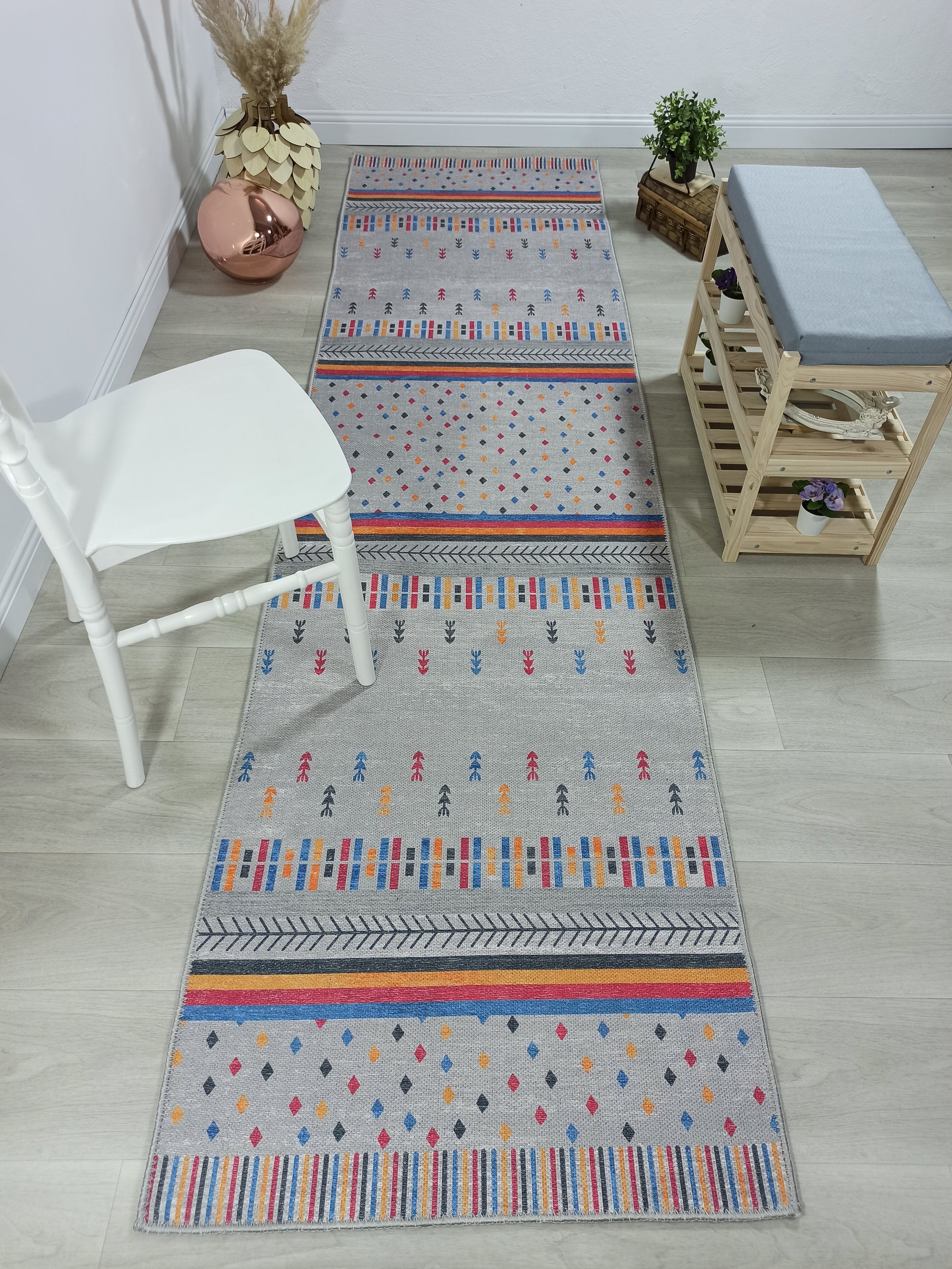 Gri ve Çok Renkli Geometrik Desenli Modern Yolluk