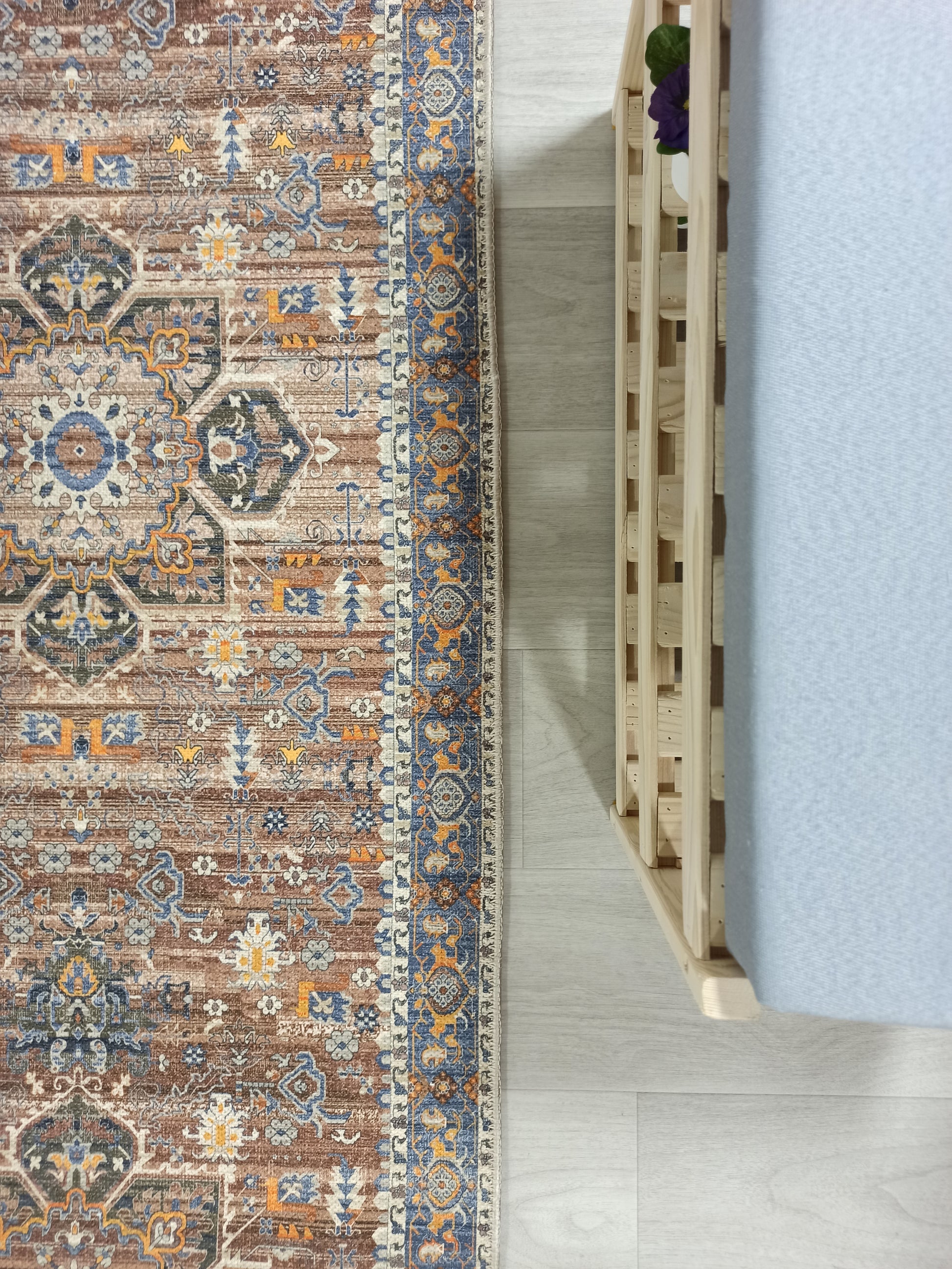 Kahve ve Lacivert Medalyonlu Toprak Tonlu Vintage Yolluk