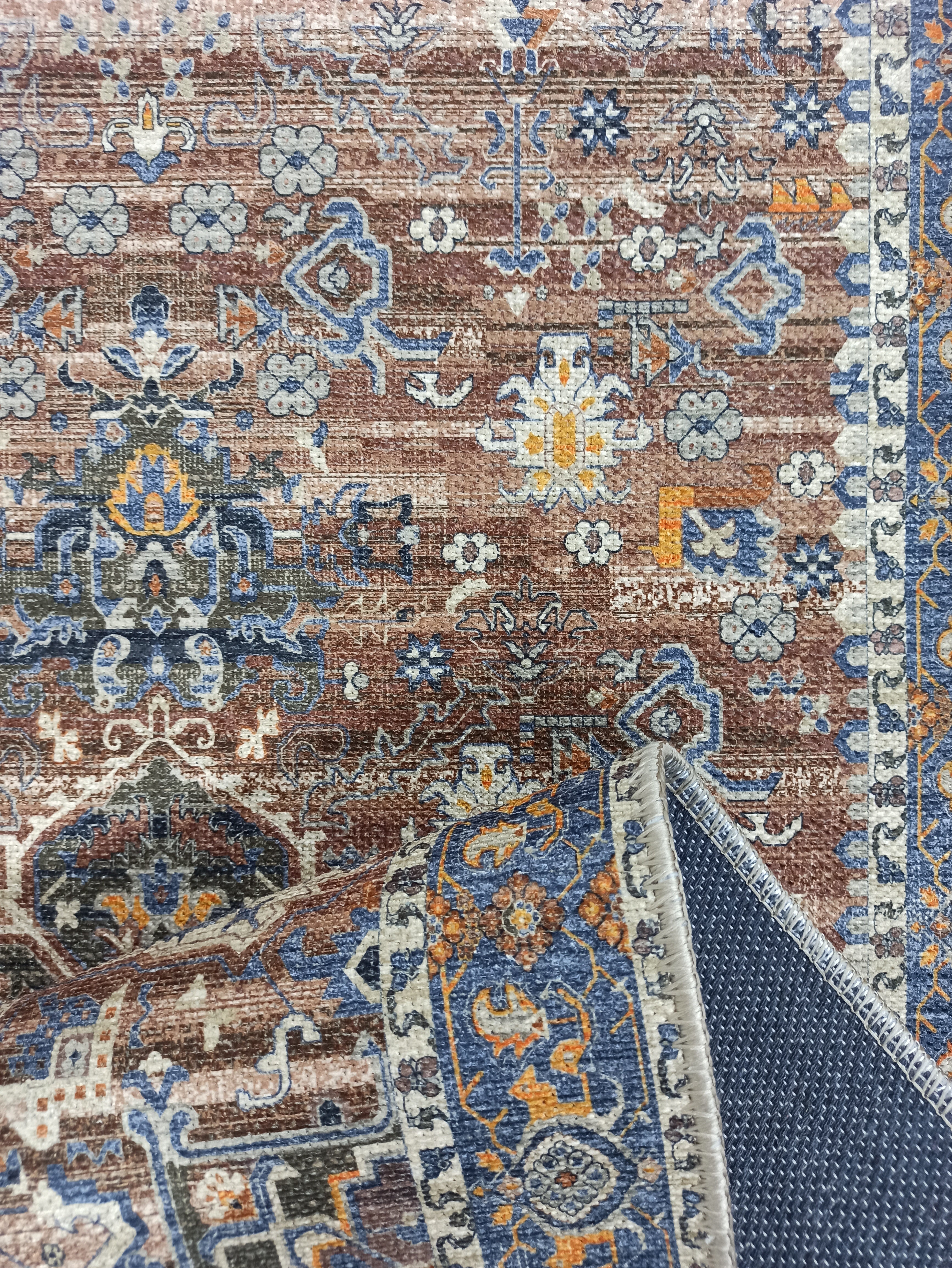 Kahve ve Lacivert Medalyonlu Toprak Tonlu Vintage Yolluk