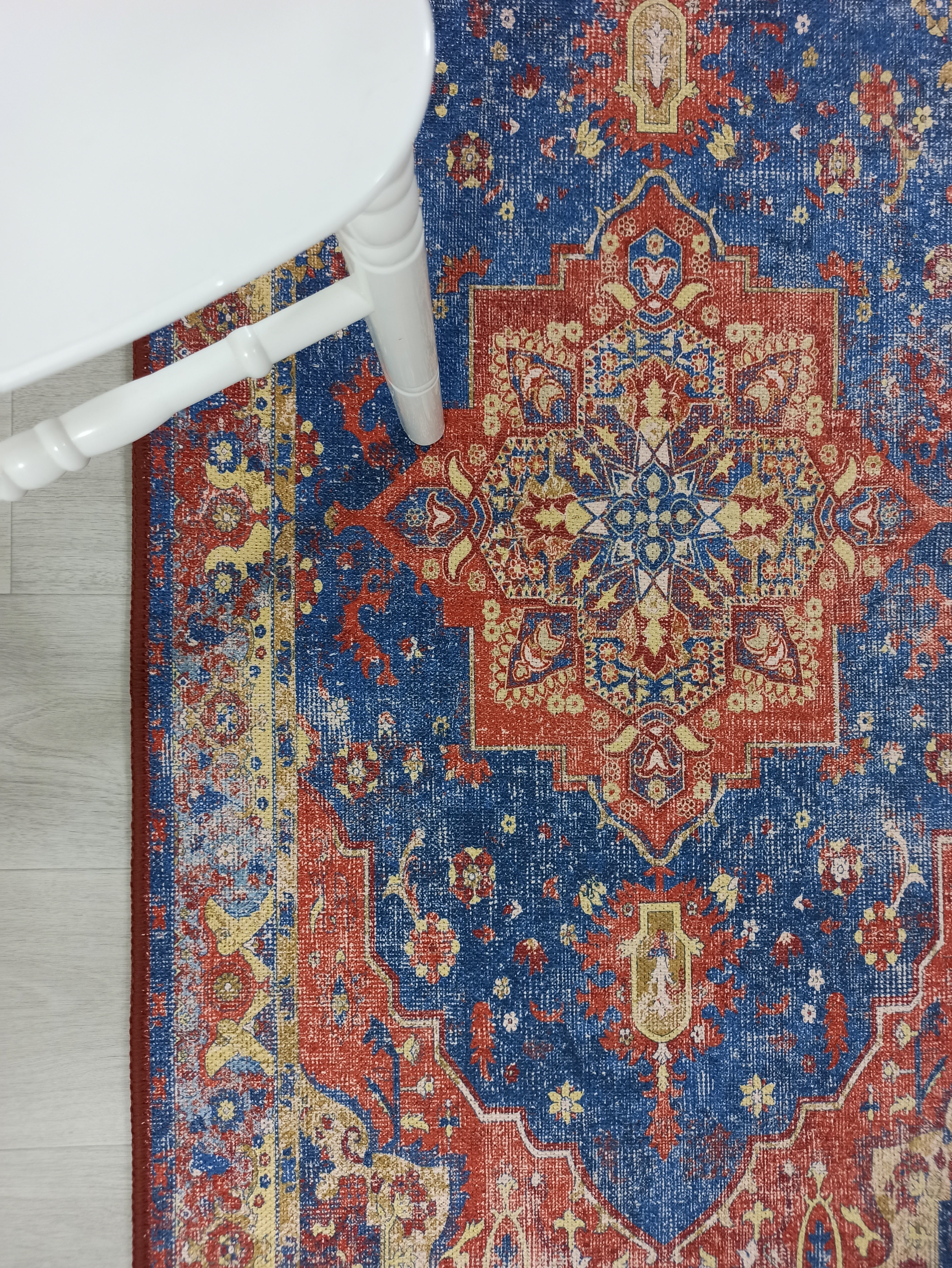 Mavi ve Kiremit Medalyonlu Vintage Yolluk