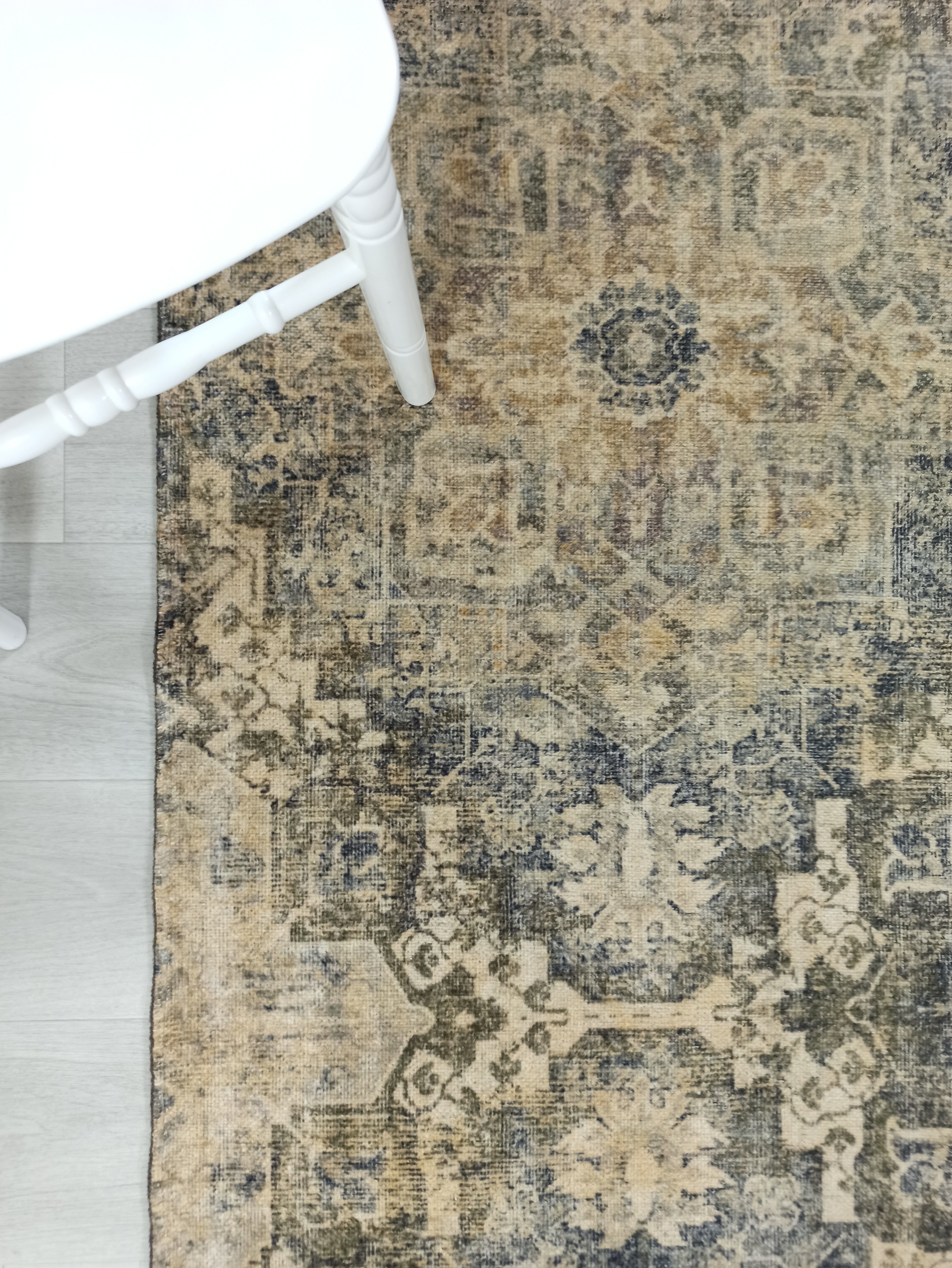 Eskitme Madalyon Desenli Hardal ve Lacivert Vintage Salon Halısı - OUTLET - 4113OU