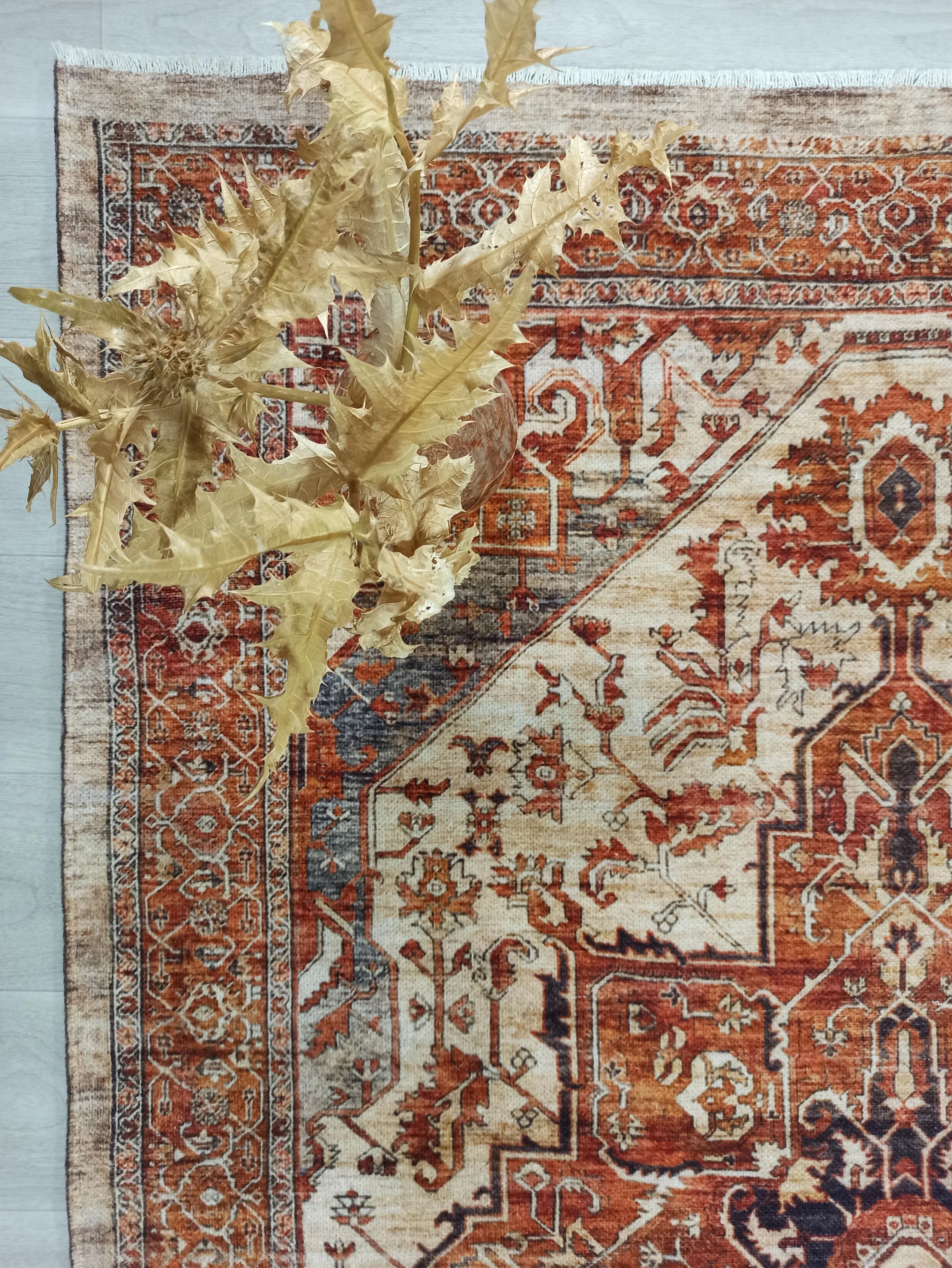 Pas Kırmızısı ve Krem Medalyonlu Vintage Halı