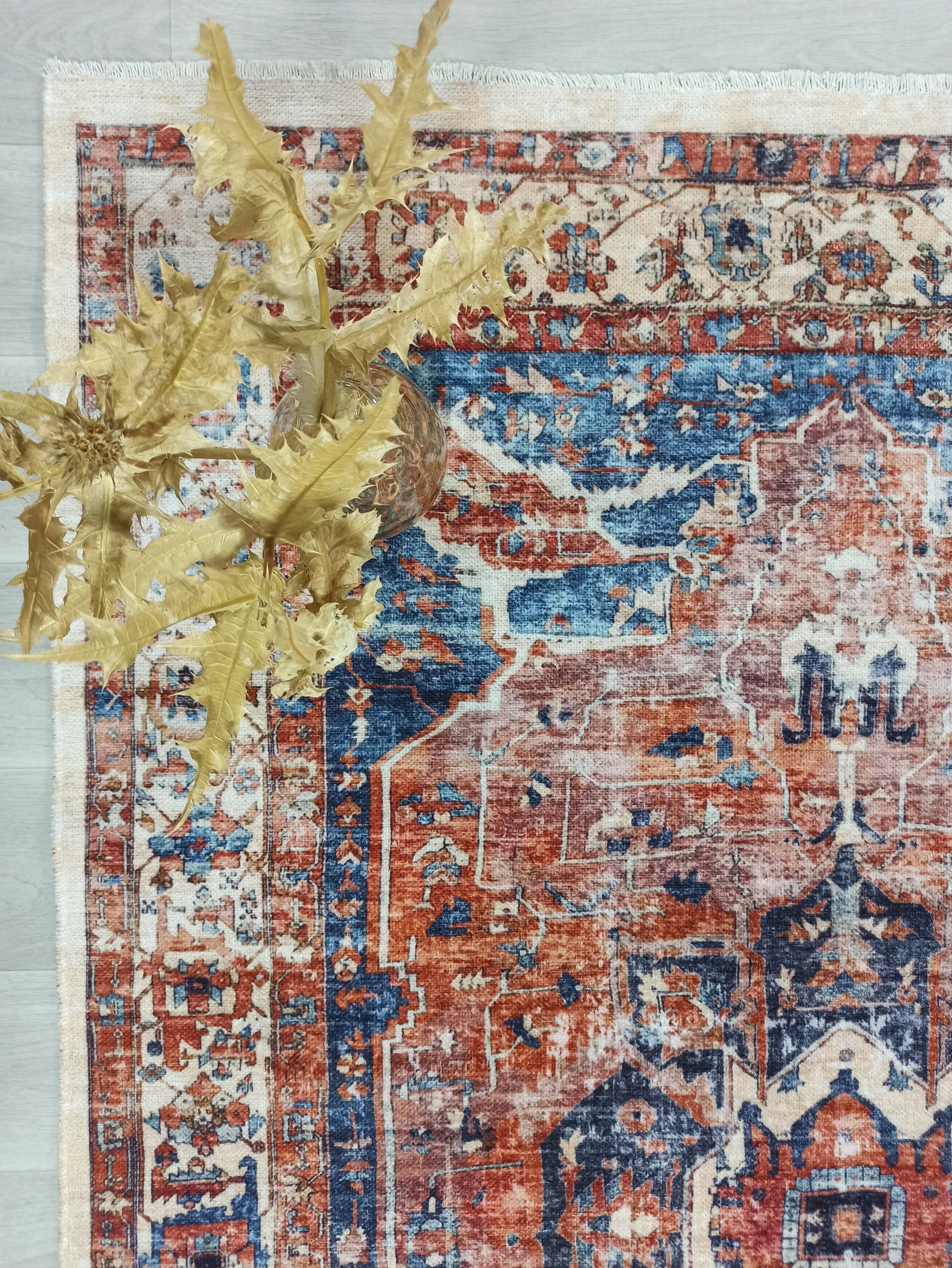 Pas Kırmızısı ve Lacivert Medalyonlu Vintage Halı