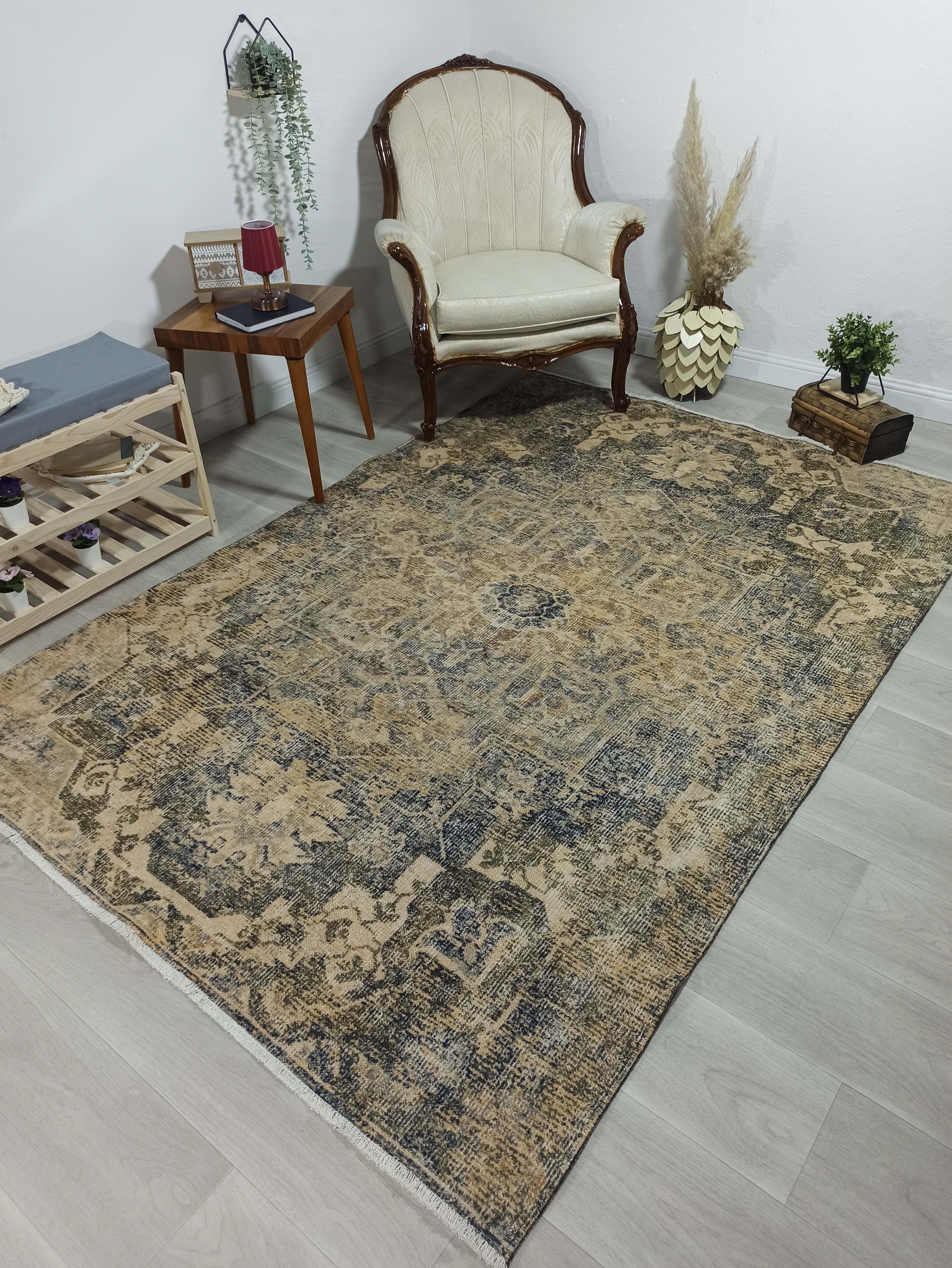 Eskitme Madalyon Desenli Hardal ve Lacivert Vintage Salon Halısı - OUTLET - 4113OU