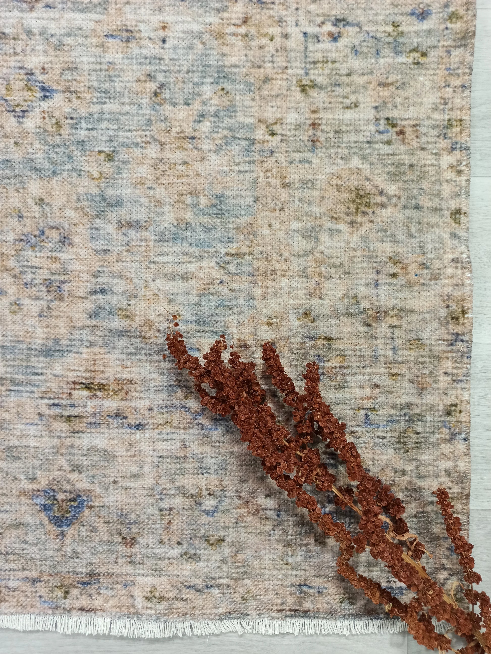 Bej ve Vizon Eskitme Desenli Vintage Halı