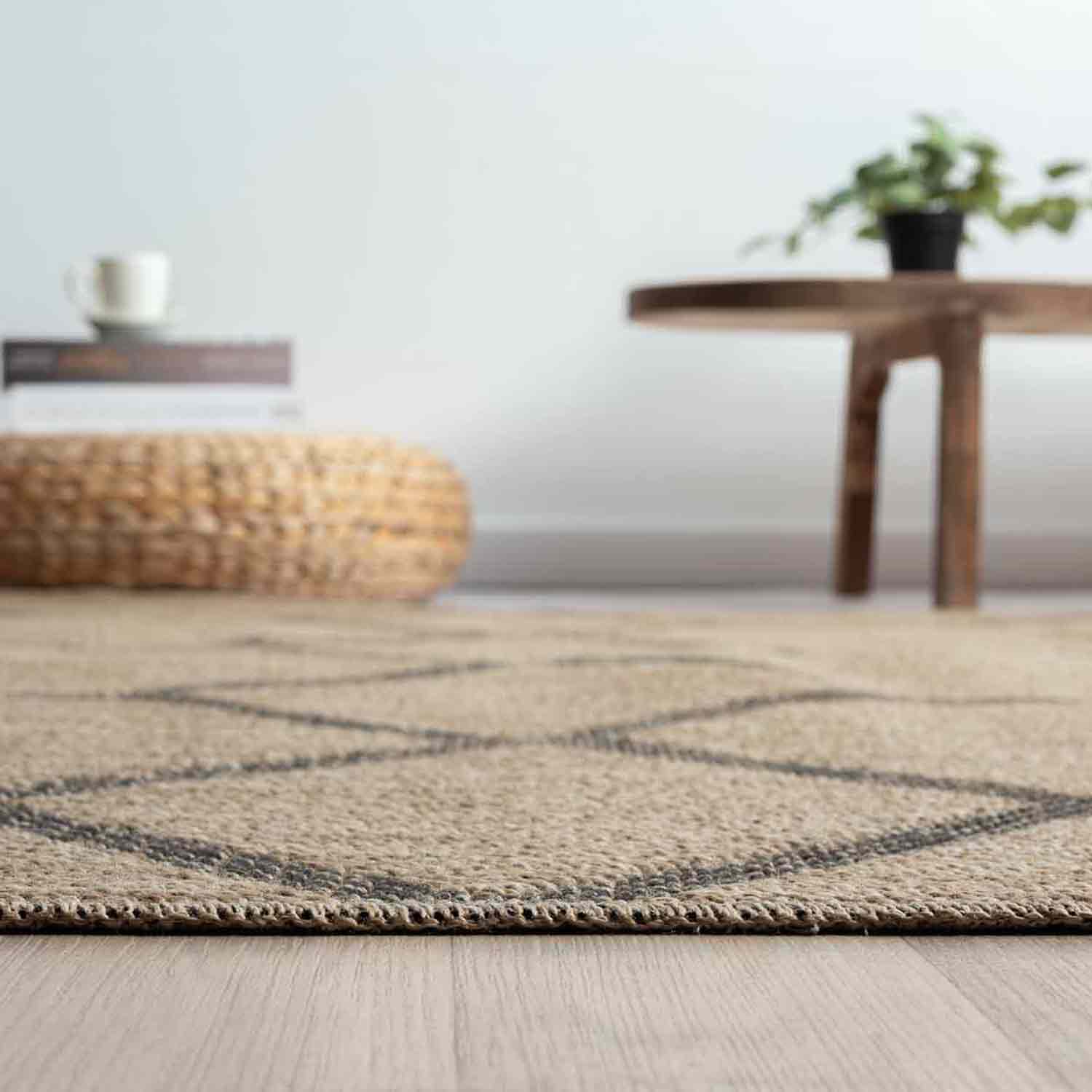 Siyah Bej Altıgen Geometrik Modern Jüt Görünümlü Halı