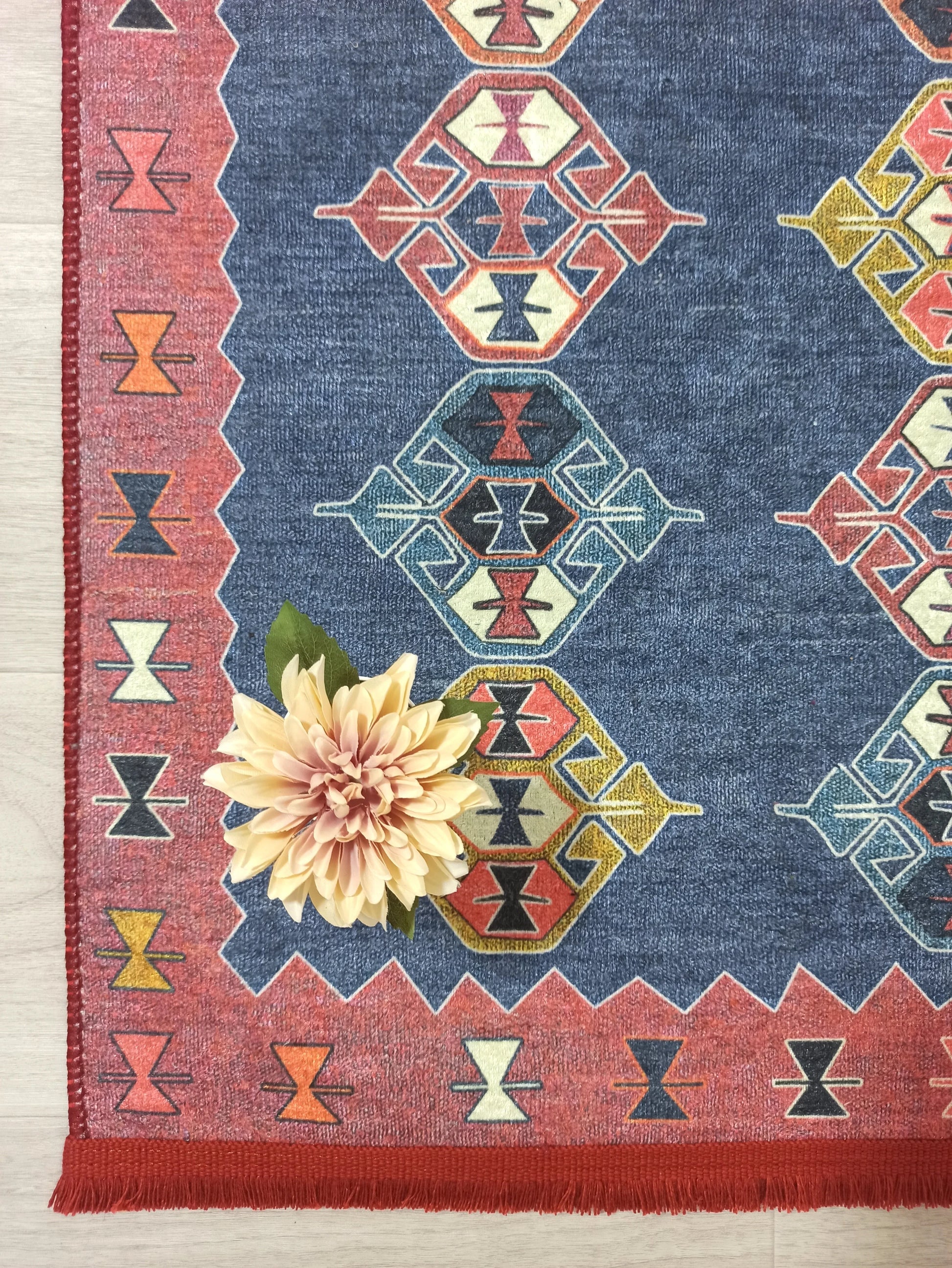 İran Etnik Desenli Mavi Kırmızı Halı-Pera Halı