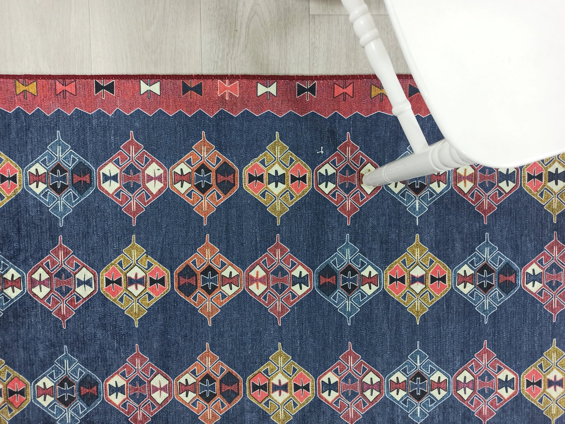 İran Etnik Desenli Mavi Kırmızı Halı-Pera Halı