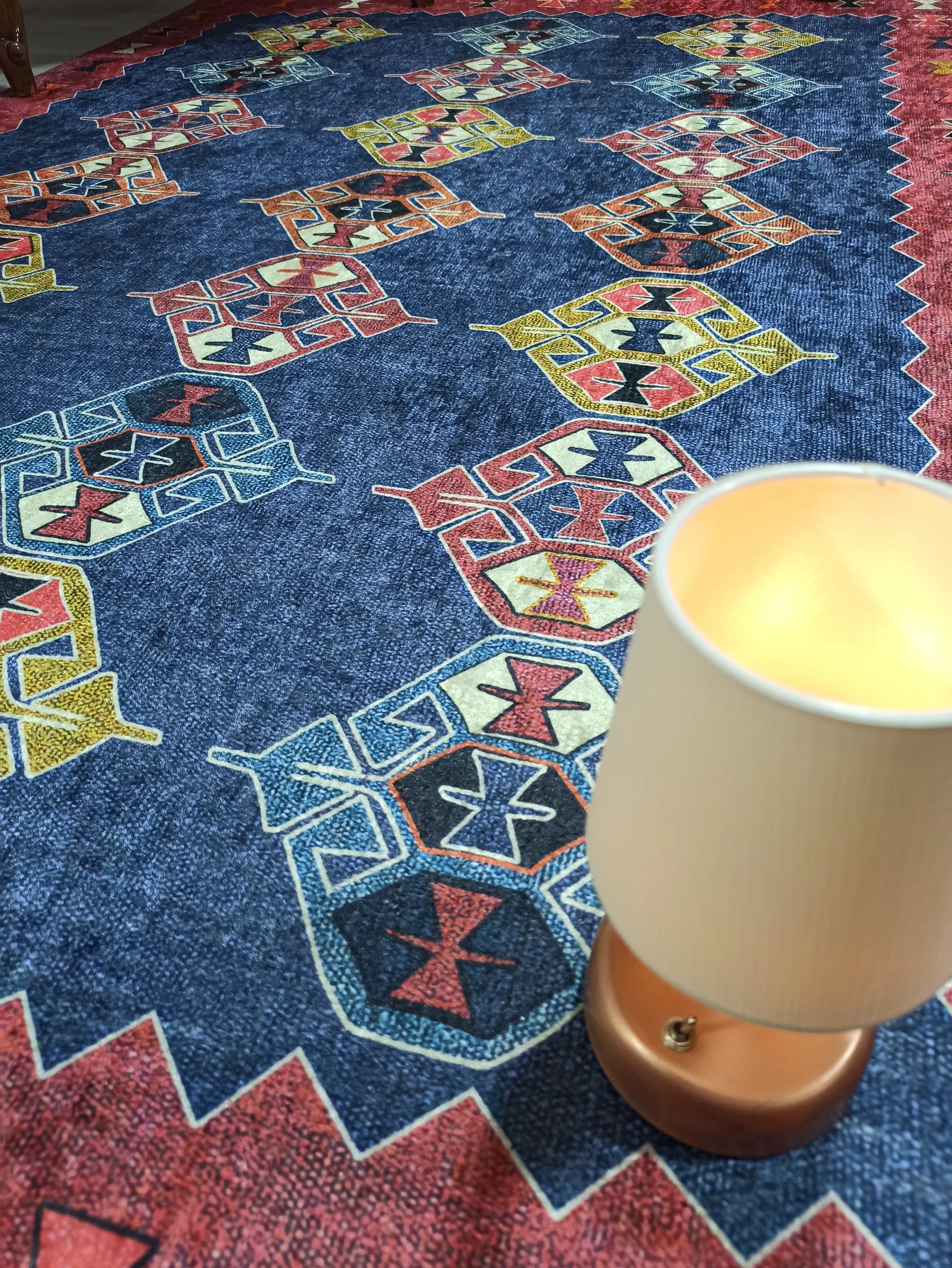 İran Etnik Desenli Mavi Kırmızı Halı-Pera Halı