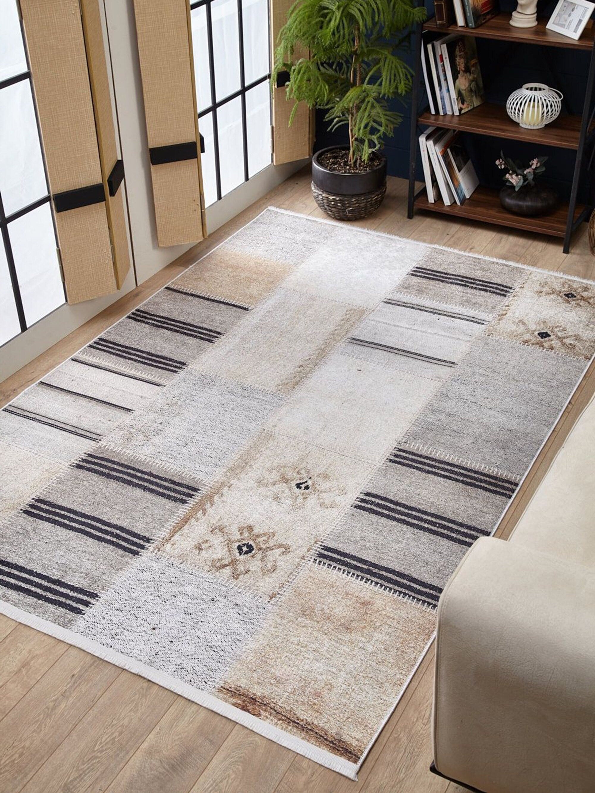 Geometrik Desenli Vintage Bej Siyah Kilim Halı - Pera Halı