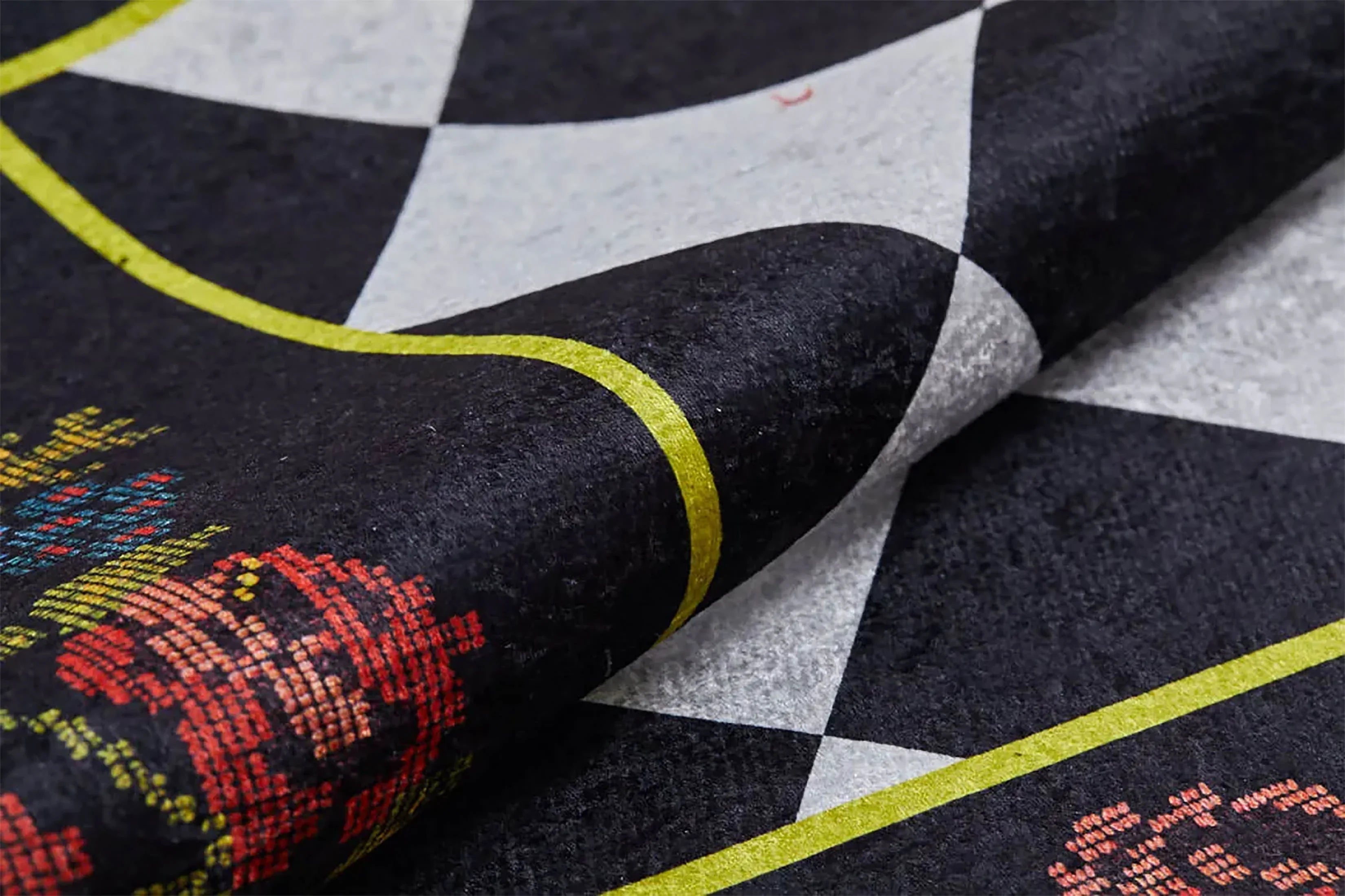 Karabağ Çiçek Desenli Geometrik Siyah Kırmızı Dekoratif Halı-Pera Halı