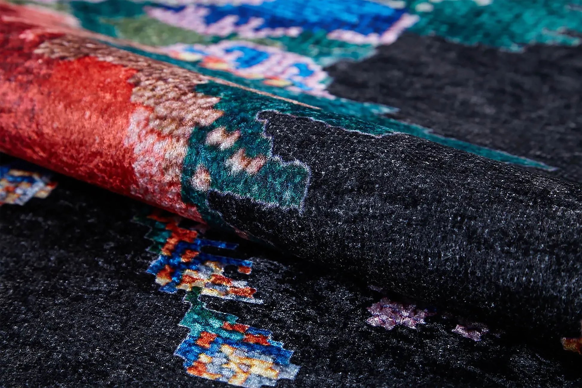 Karabağ Gül Desenli Siyah Halı-Pera Halı