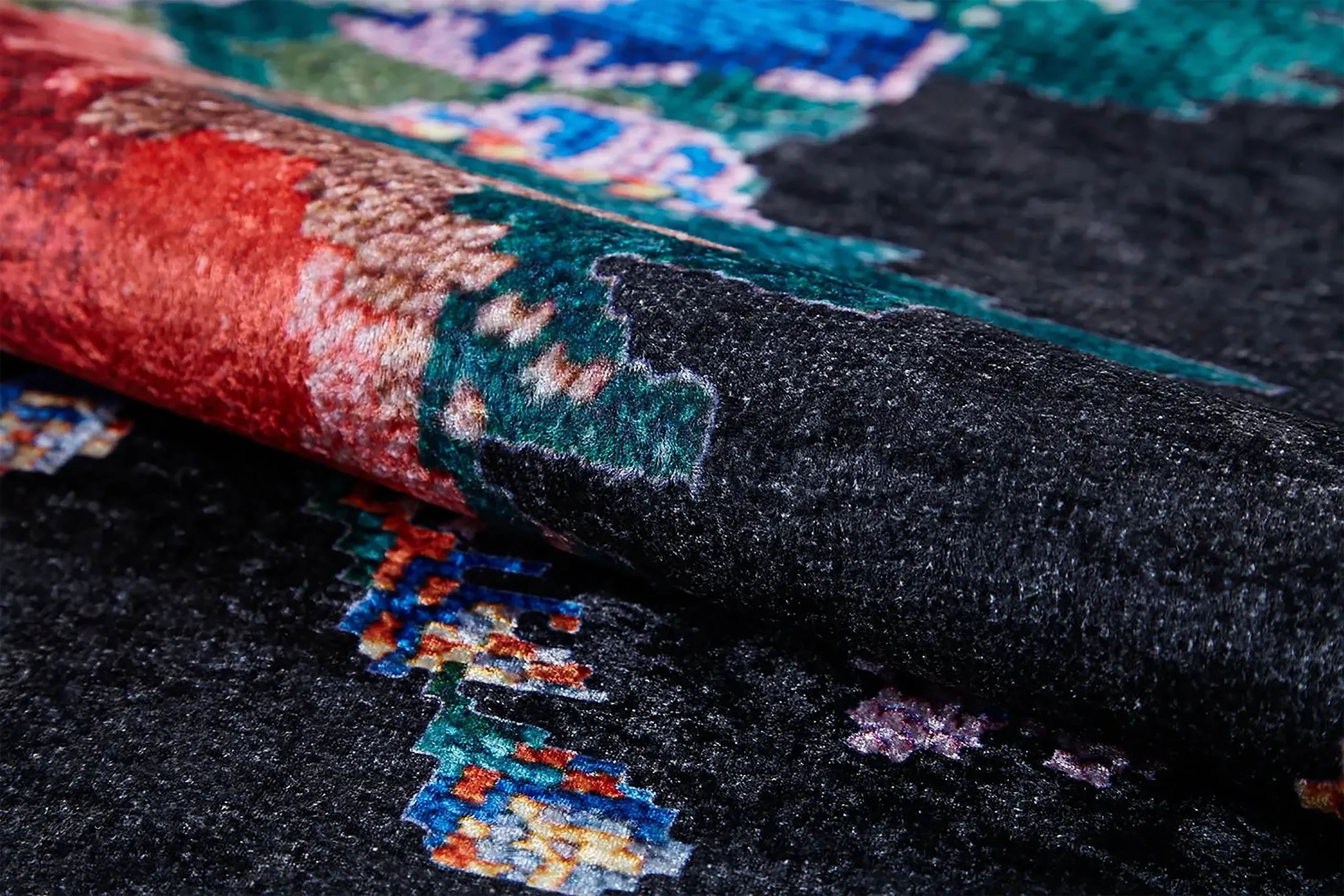 Karabağ Gül Desenli Siyah Halı-Pera Halı