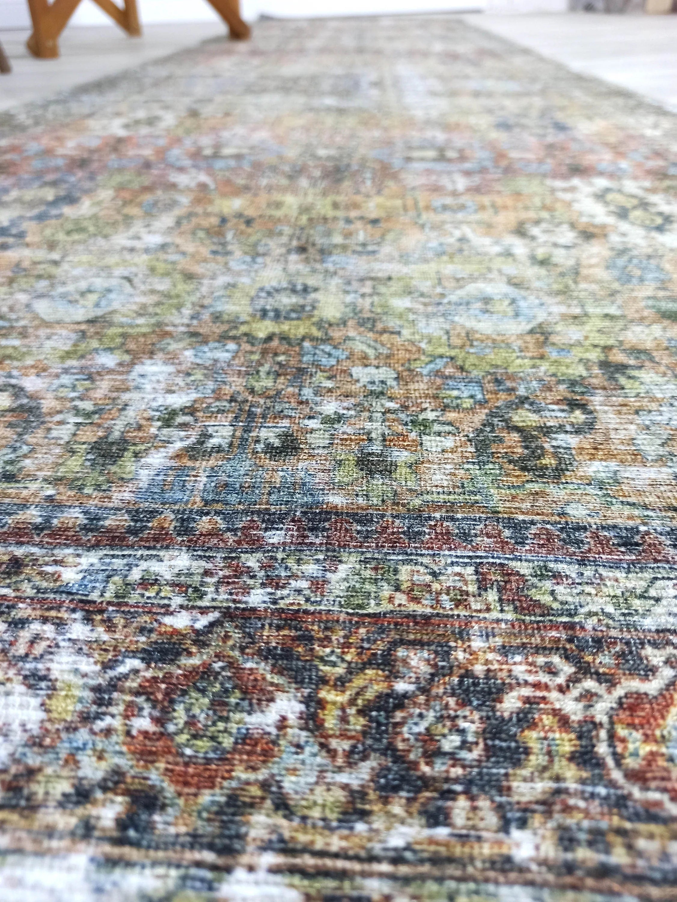 Grauer Vintage-Teppich mit geometrischem Muster