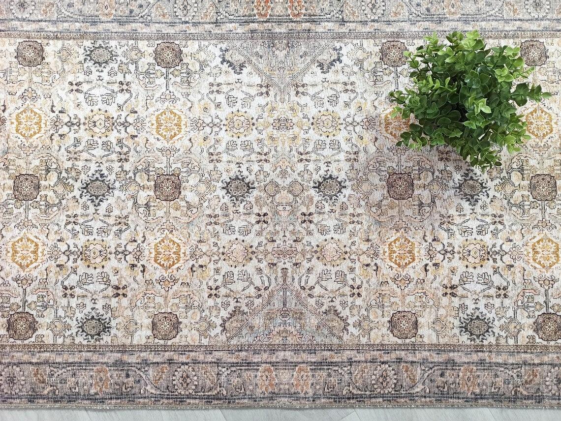 Bej ve Toprak Tonlu Çiçek Desenli Vintage Halı