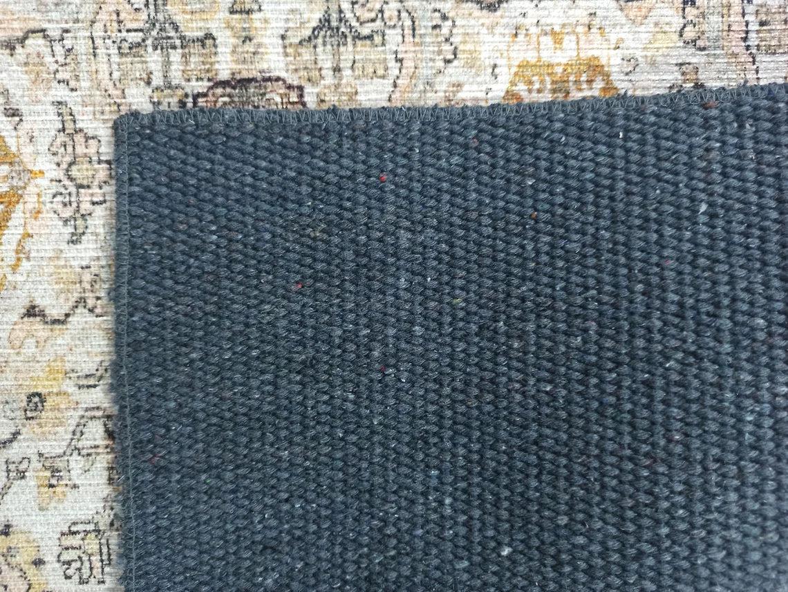 Bej ve Toprak Tonlu Çiçek Desenli Vintage Halı