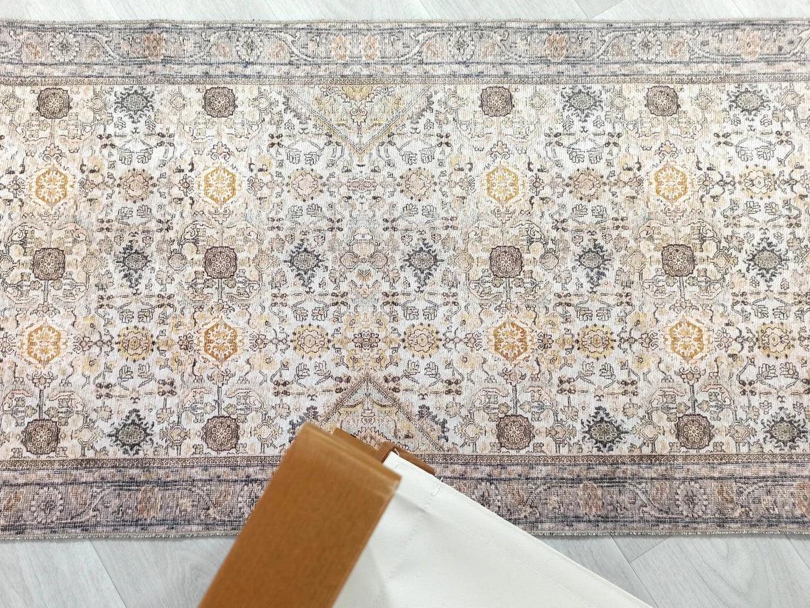 Bej ve Toprak Tonlu Çiçek Desenli Vintage Halı