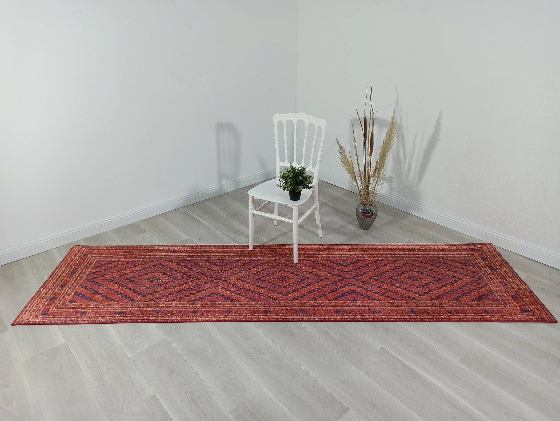Kiremit Kırmızı ve Lacivert Geometrik Desenli Anadolu Kilim Halı-Pera Halı