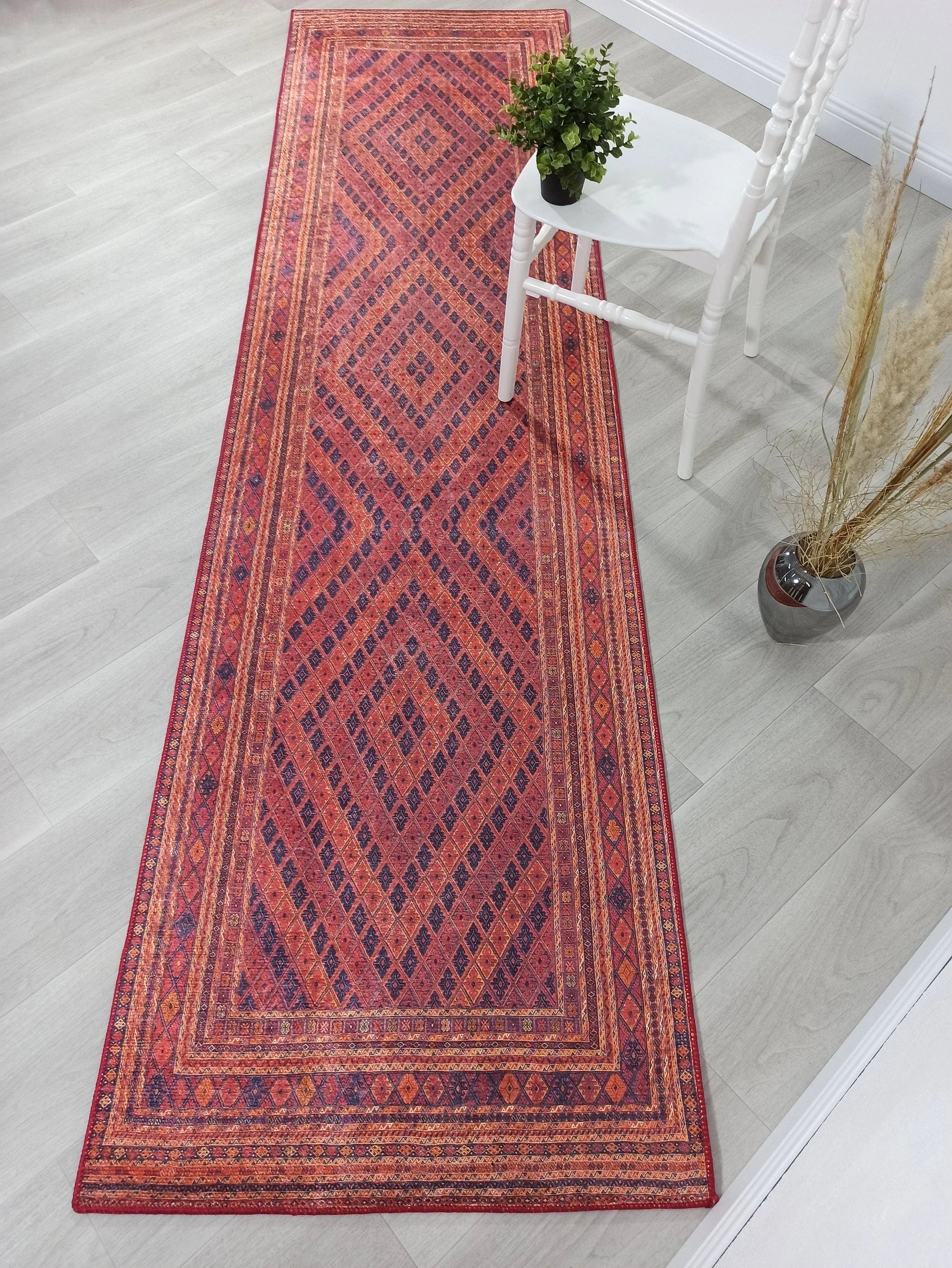Kiremit Kırmızı ve Lacivert Geometrik Desenli Anadolu Kilim Halı-Pera Halı