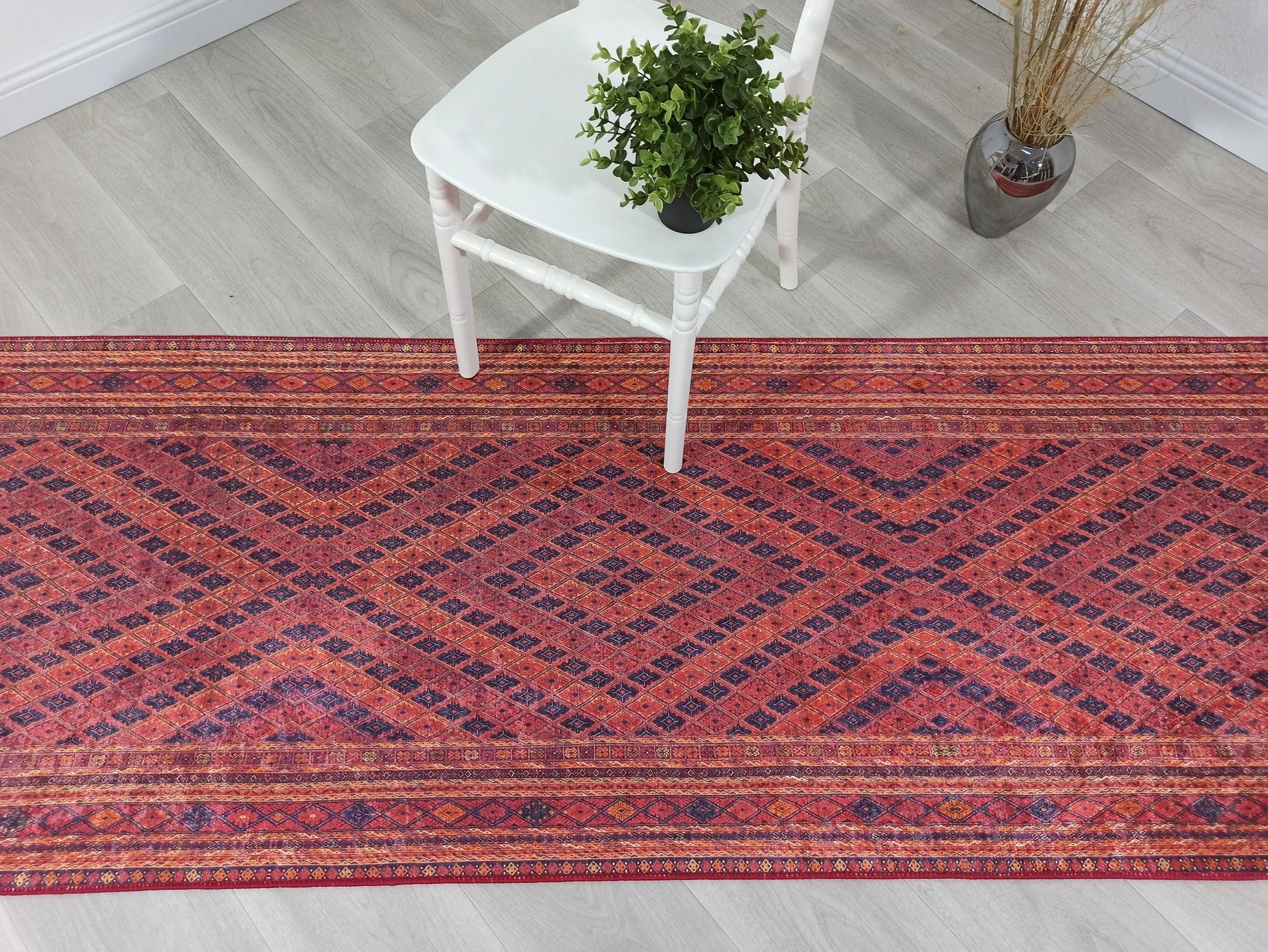 Kiremit Kırmızı ve Lacivert Geometrik Desenli Anadolu Kilim Halı-Pera Halı