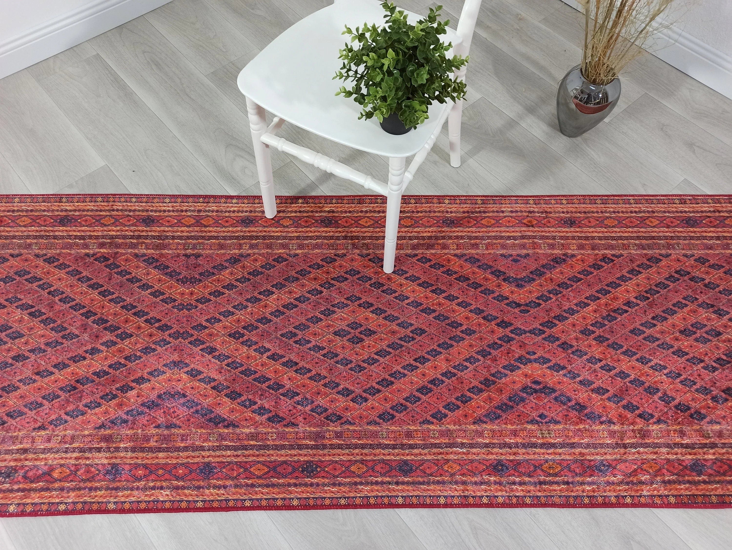 Kiremit Kırmızı ve Lacivert Geometrik Desenli Anadolu Kilim Halı-Pera Halı