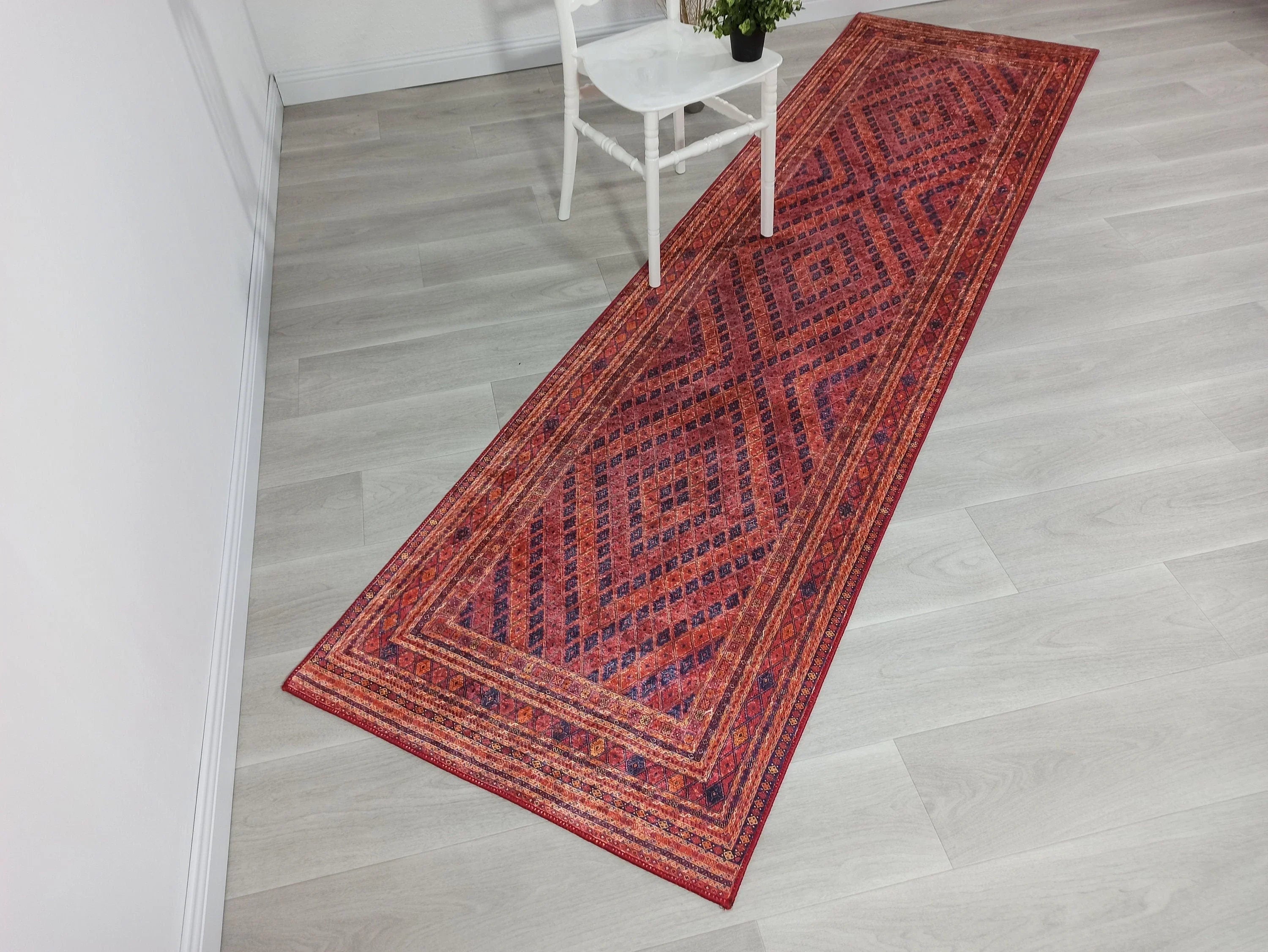 Kiremit Kırmızı ve Lacivert Geometrik Desenli Anadolu Kilim Halı-Pera Halı