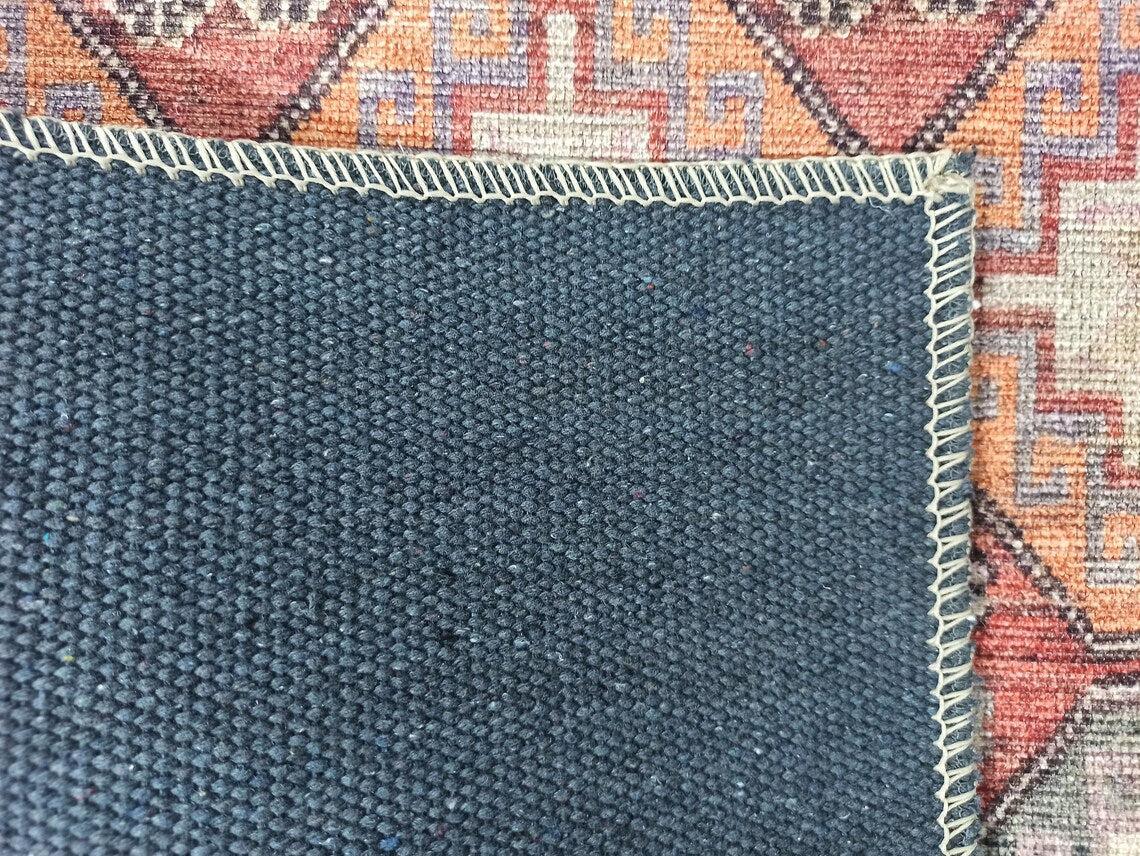 Kiremit ve Geometrik Desenli Vintage Halı-Pera Halı