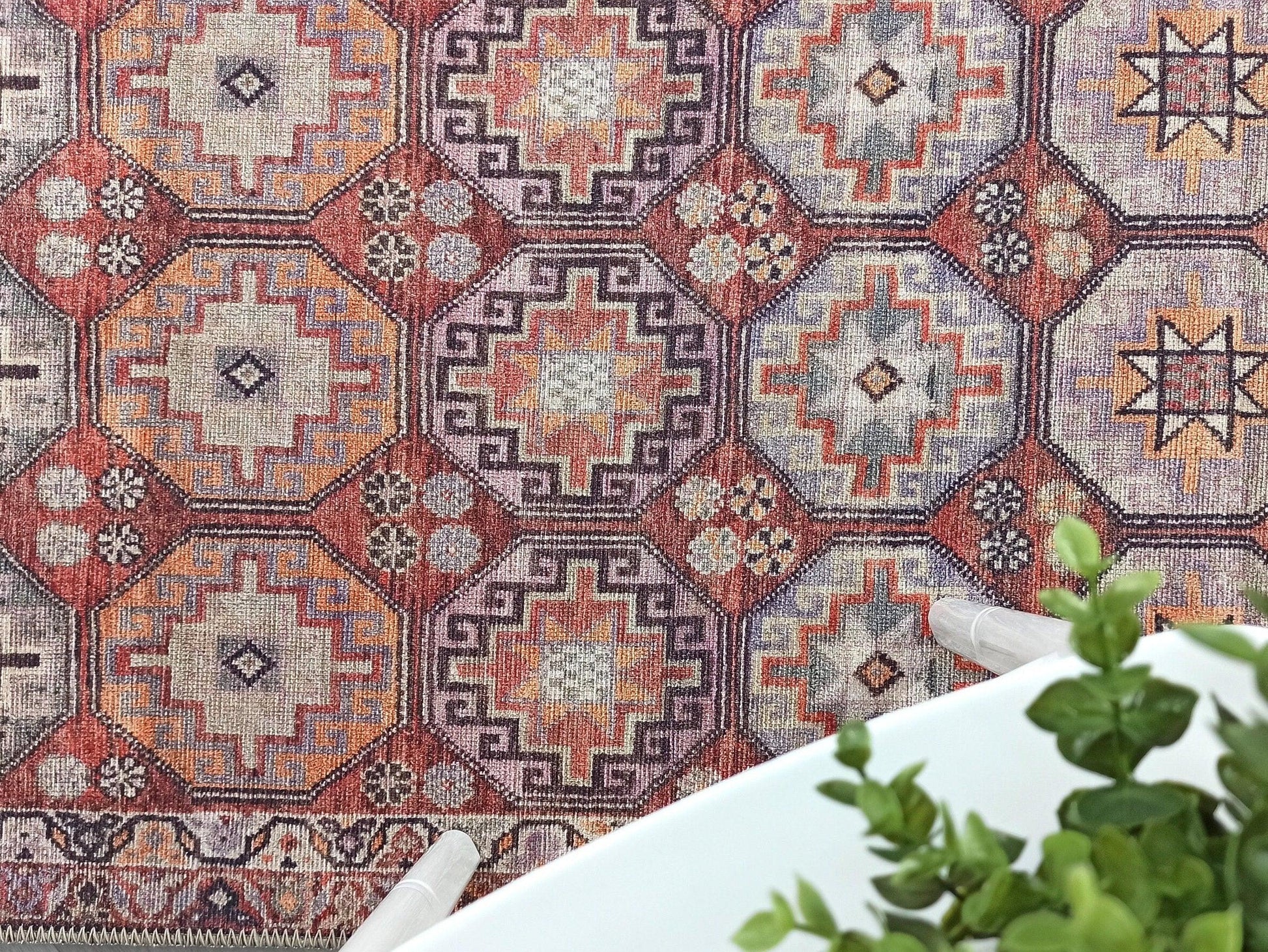 Kiremit ve Geometrik Desenli Vintage Halı-Pera Halı