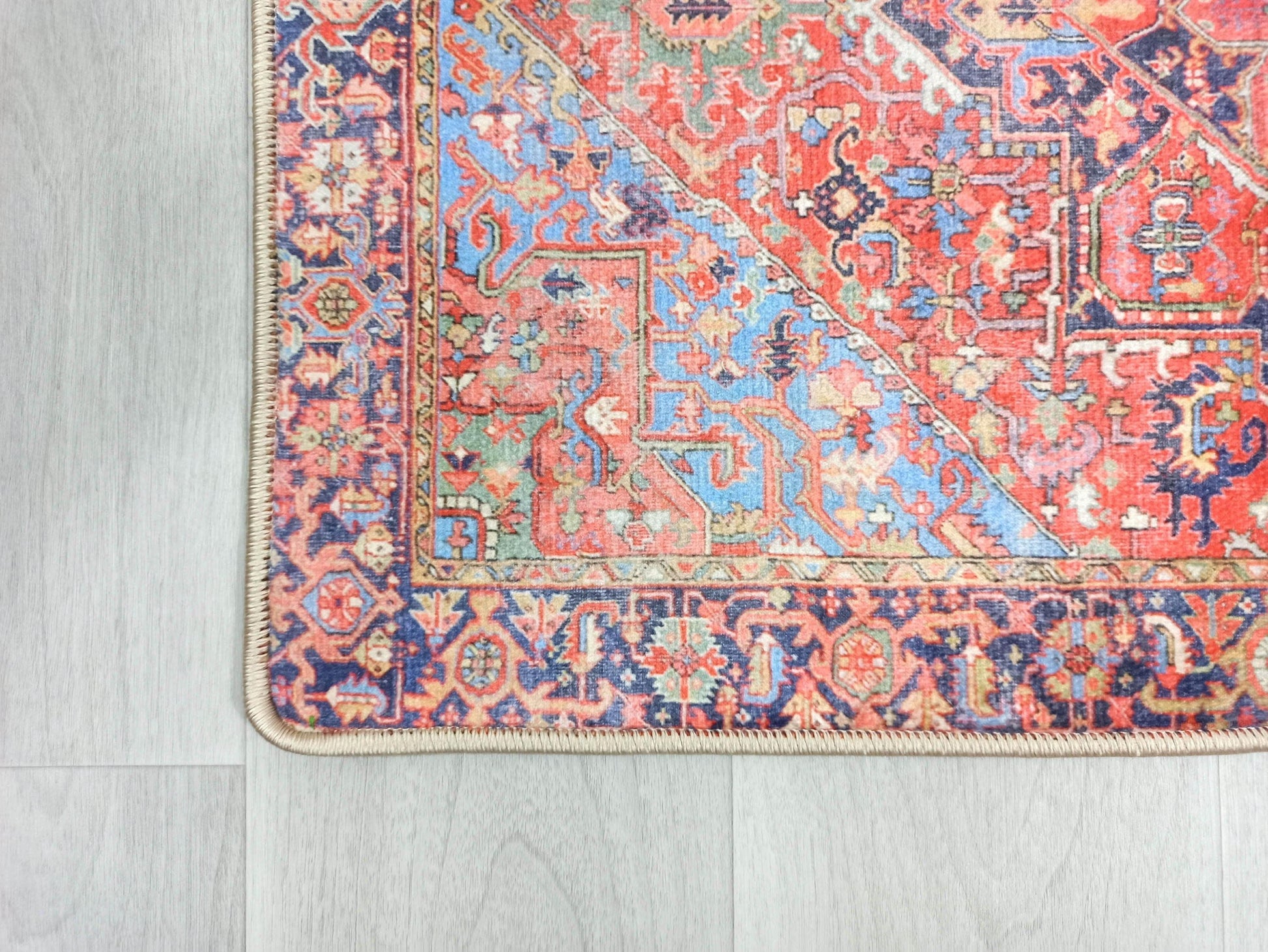 Kırmızı ve Lacivert Mavi Renkli Vintage Halısı-Pera Halı