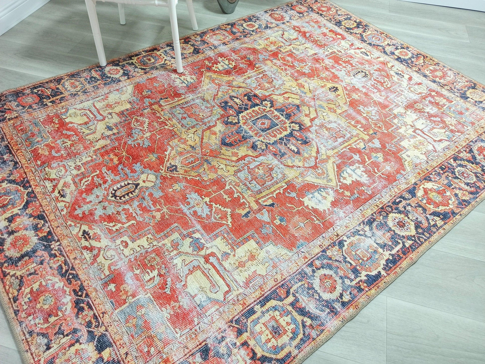 Kırmızı ve Mavi Madalyon Desenli Vintage Halı-Pera Halı