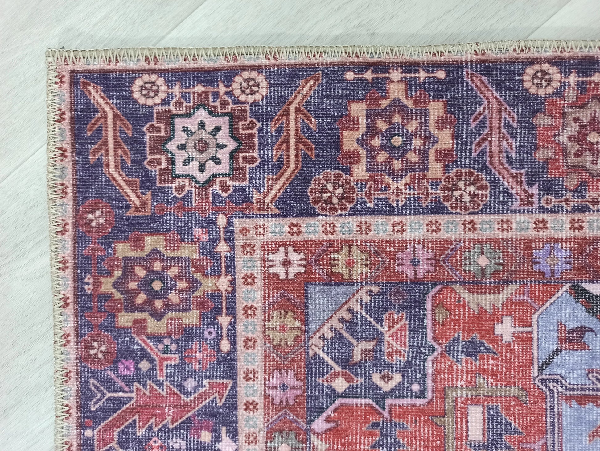 Kırmızı ve Mavi Madalyon Desenli Vintage Halı-Pera Halı