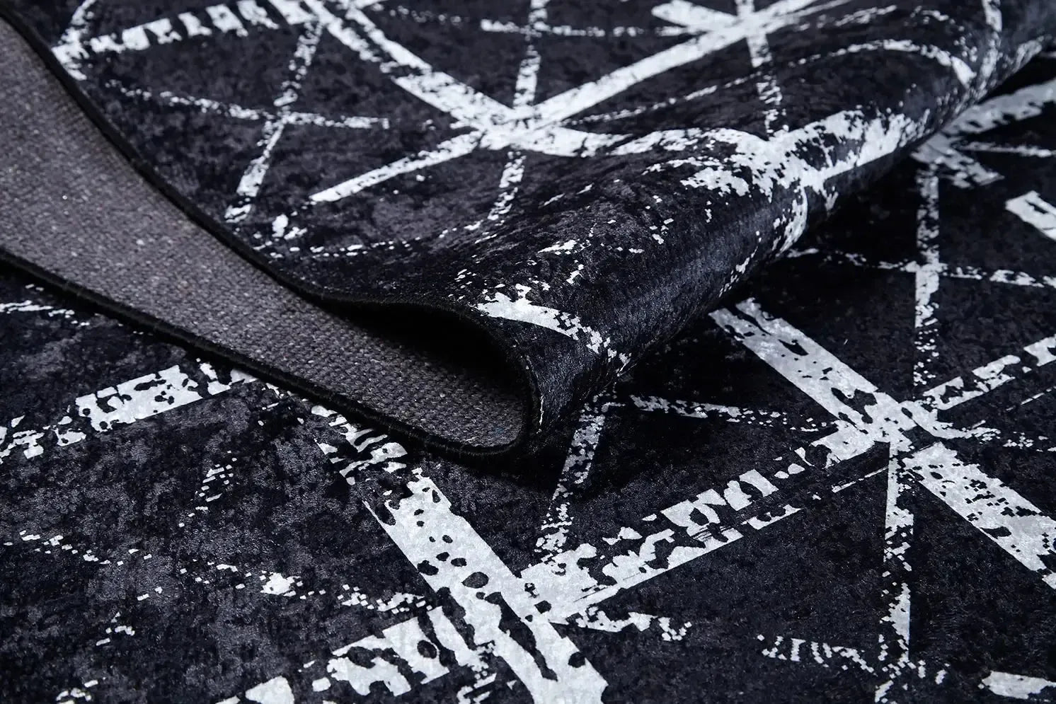 Koyu Antrasit Beyaz Kafes Desenli Modern Halı-Pera Halı