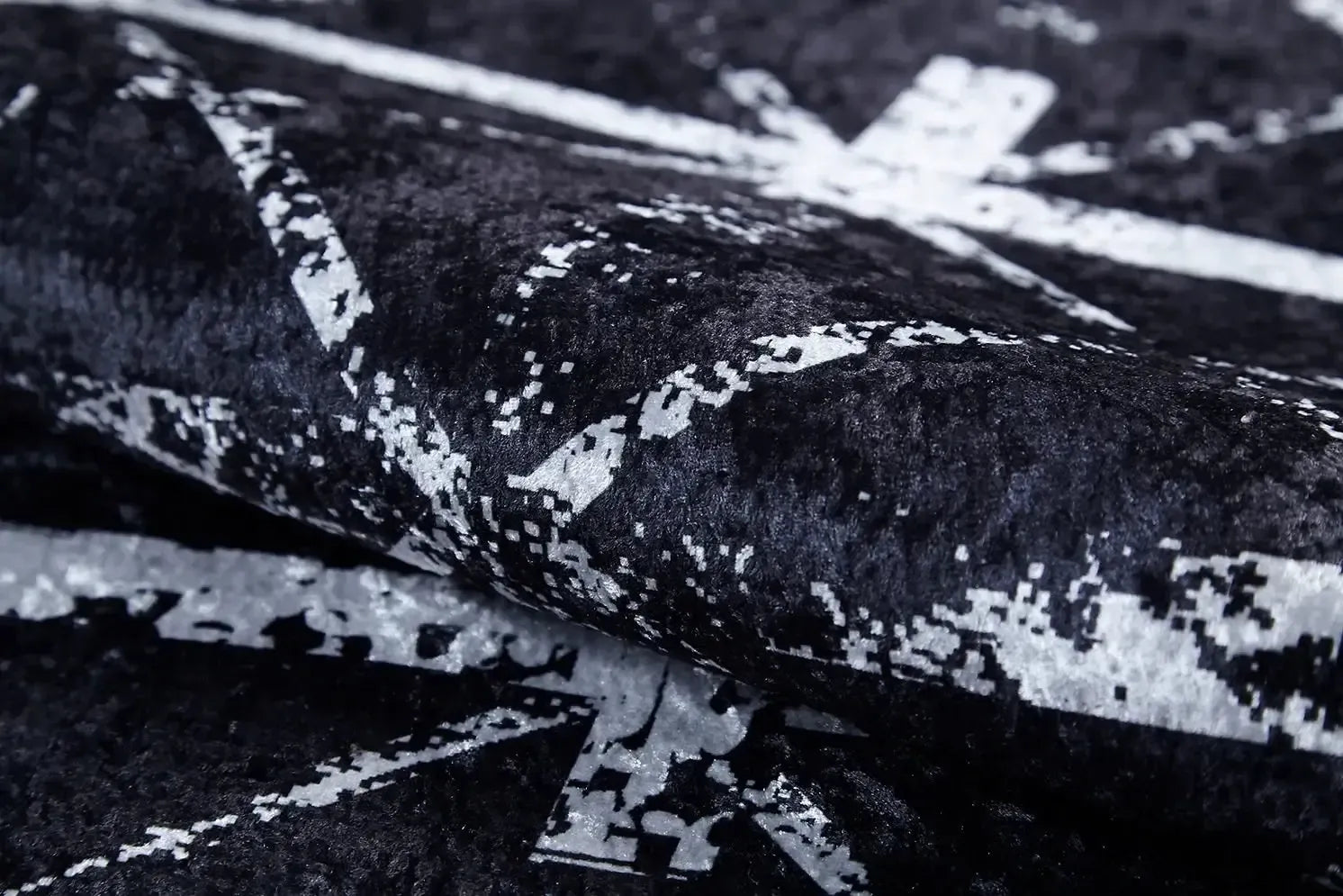 Koyu Antrasit Beyaz Kafes Desenli Modern Halı-Pera Halı