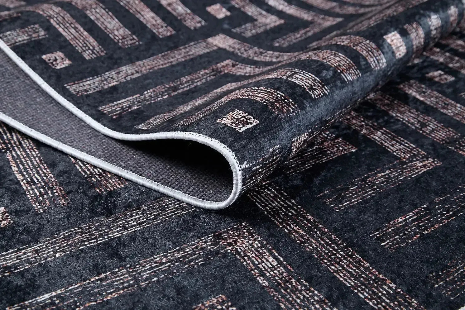 Koyu Antrasit Siyah Geometrik Desenli Halısı-Pera Halı