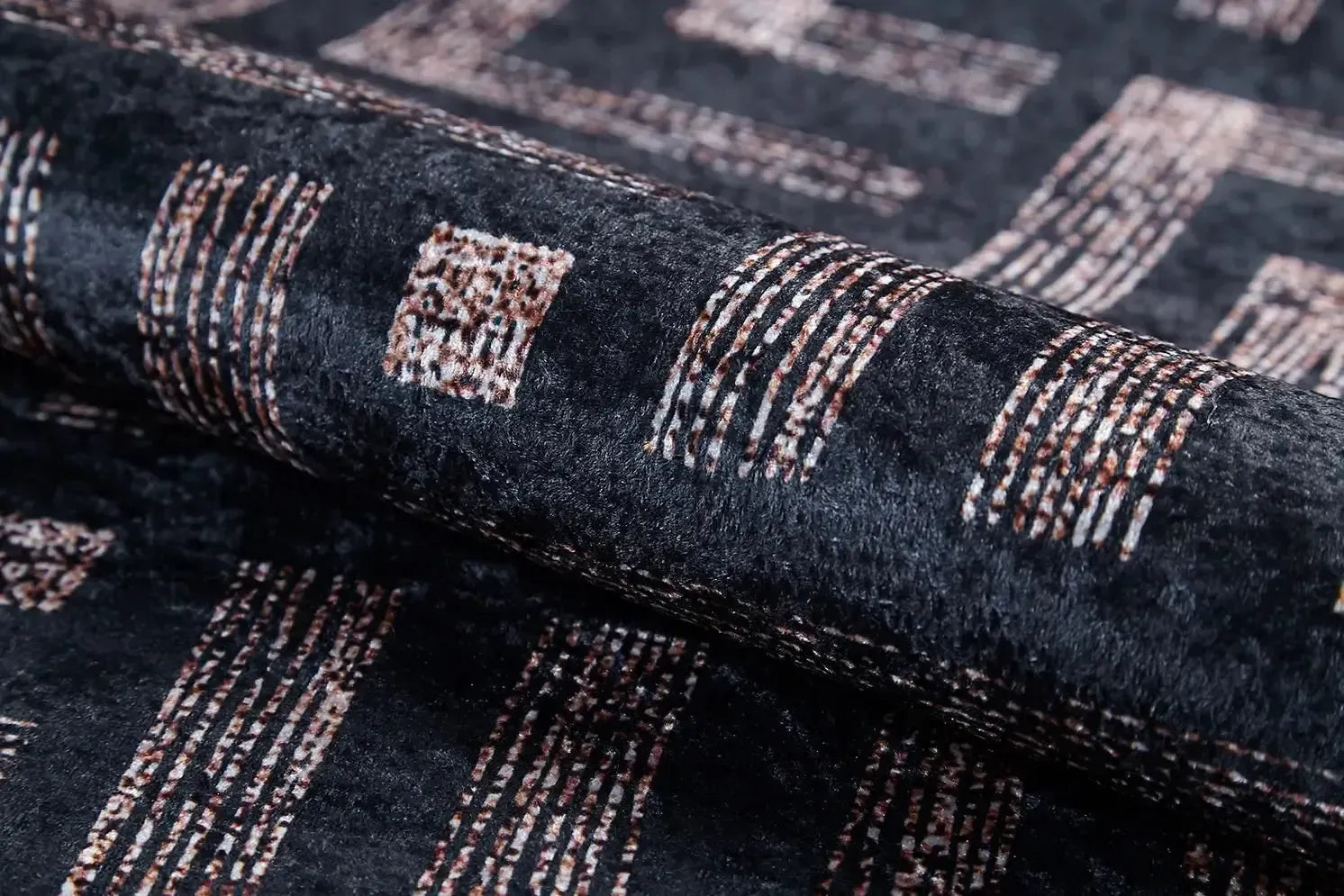 Koyu Antrasit Siyah Geometrik Desenli Halısı-Pera Halı