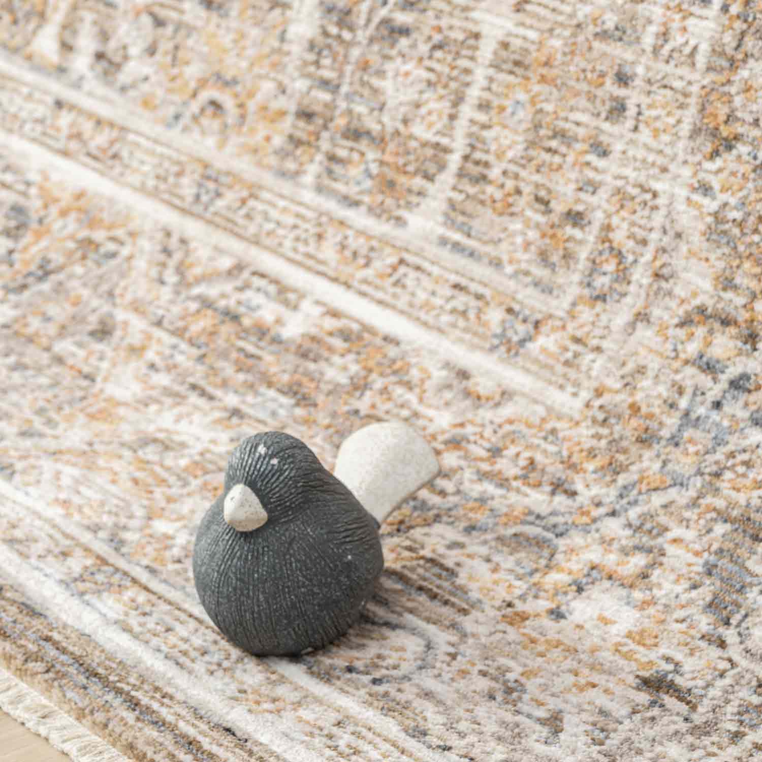 Koyu Bej Kahve Çok Renkli Klasik Eskitme Desenli Halı-Pera Halı