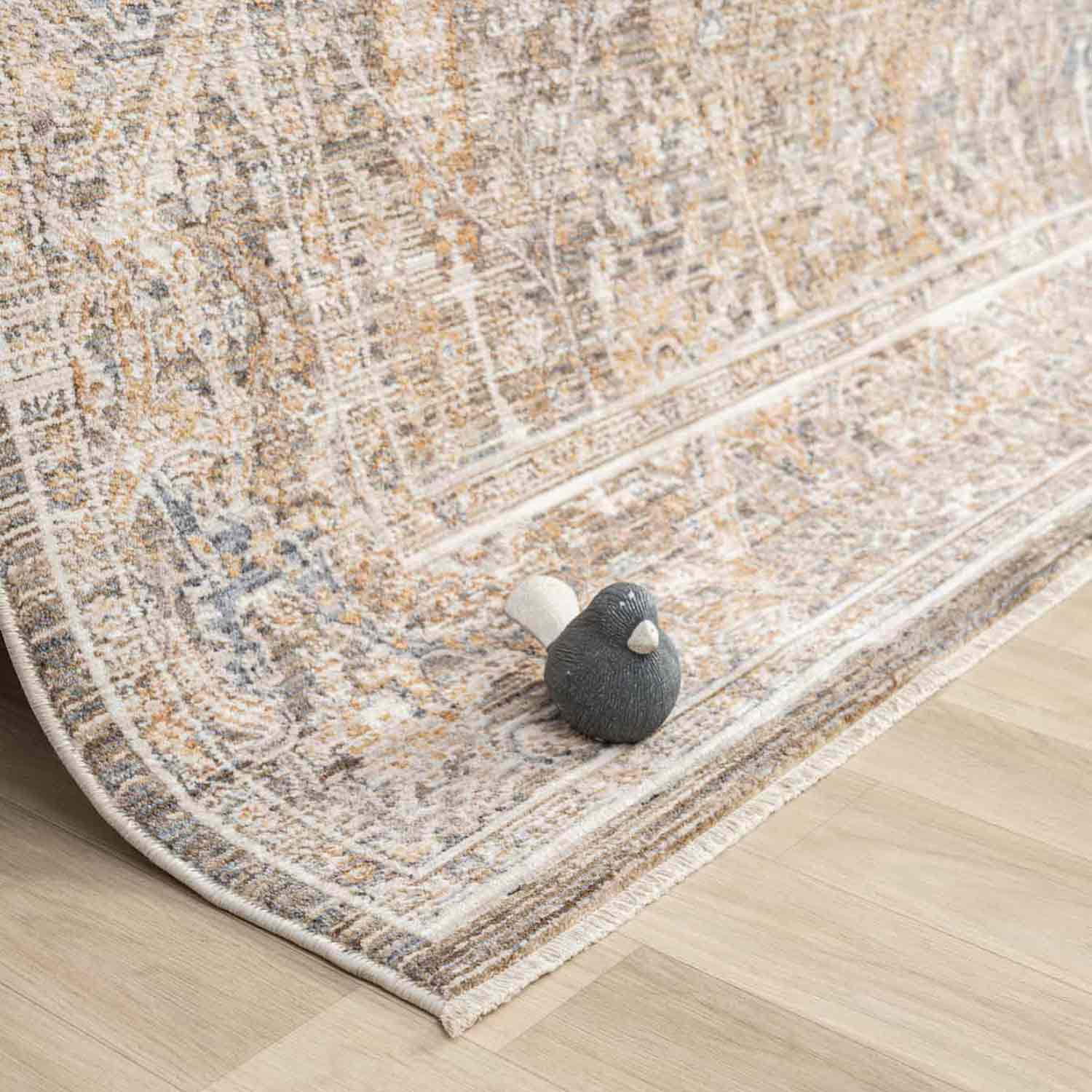 Koyu Bej Kahve Çok Renkli Klasik Eskitme Desenli Halı-Pera Halı