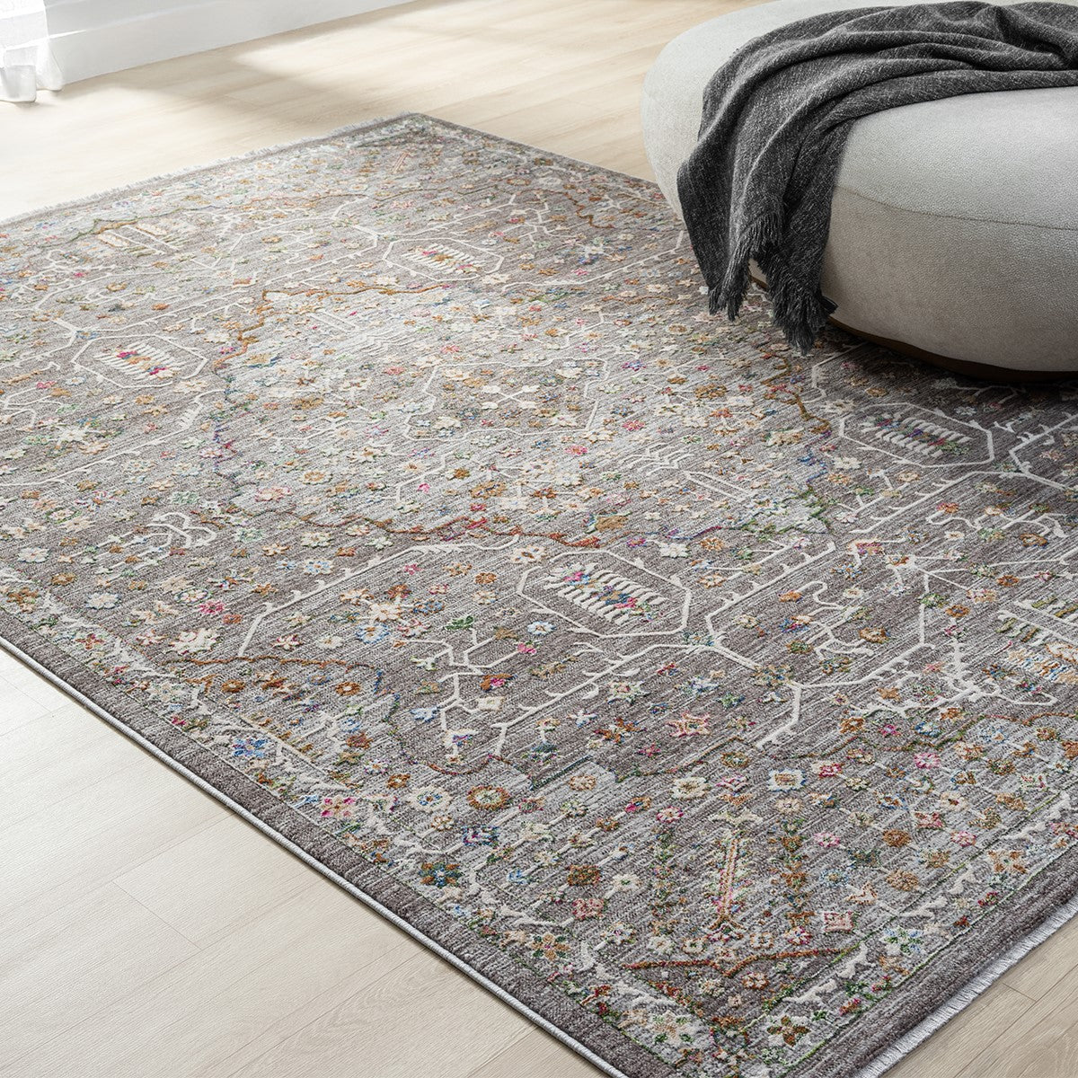 Koyu Gri Çok Renkli Otantik Eskitme Desenli Halı-Pera Halı